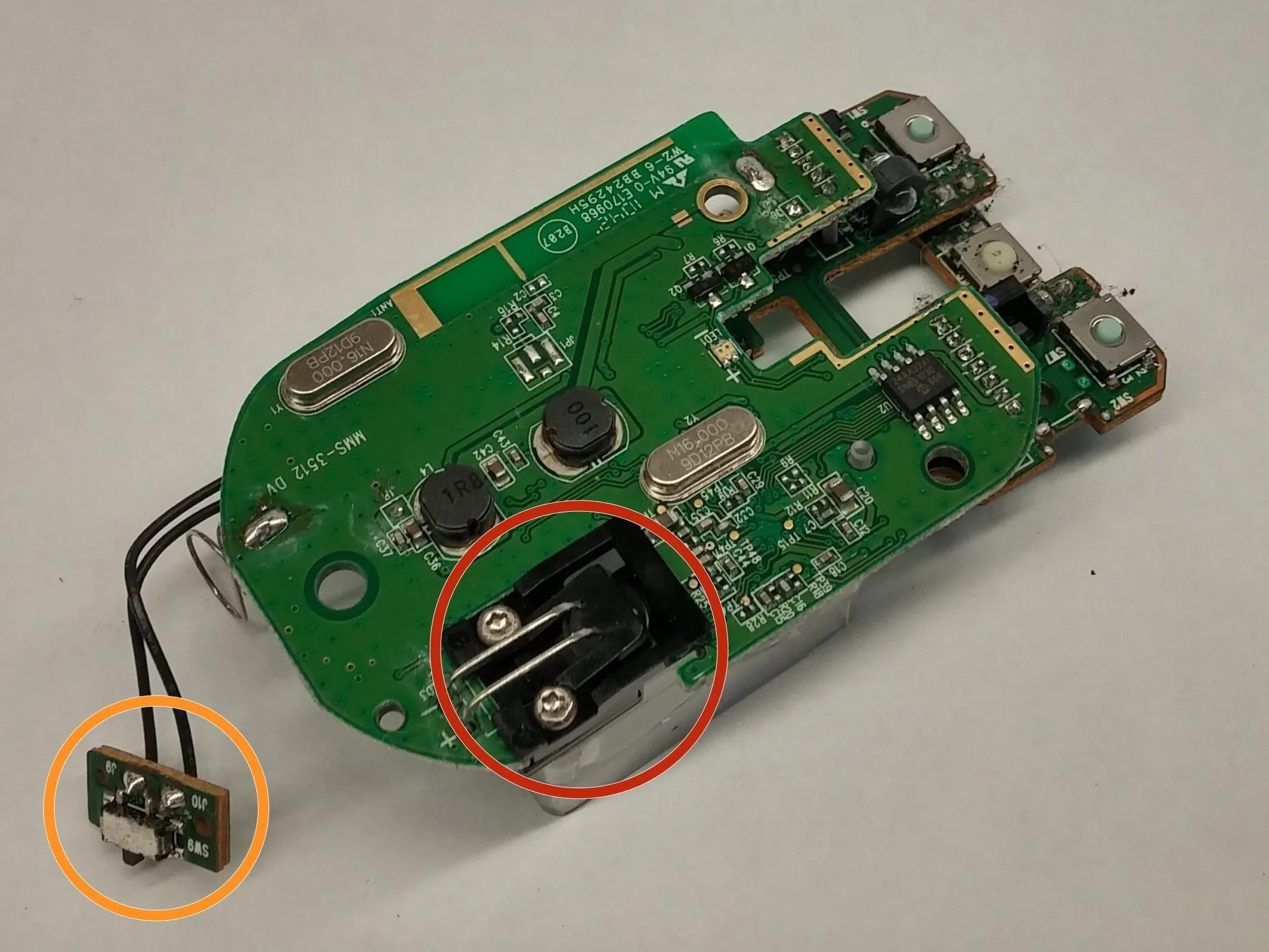 Microsoft Wireless Mobile Mouse 4000 Teardown, печатная плата может быть извлечена: шаг 7, изображение 1 из 2