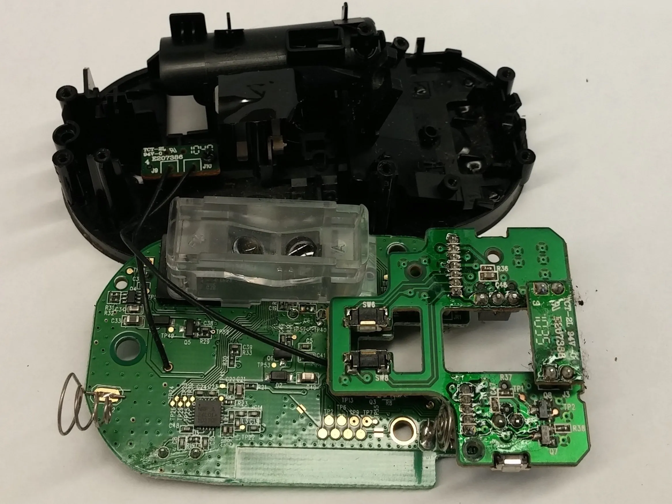 Microsoft Wireless Mobile Mouse 4000 Teardown, Отделите печатную плату от нижней пластиковой защиты: шаг 6, изображение 3 из 3