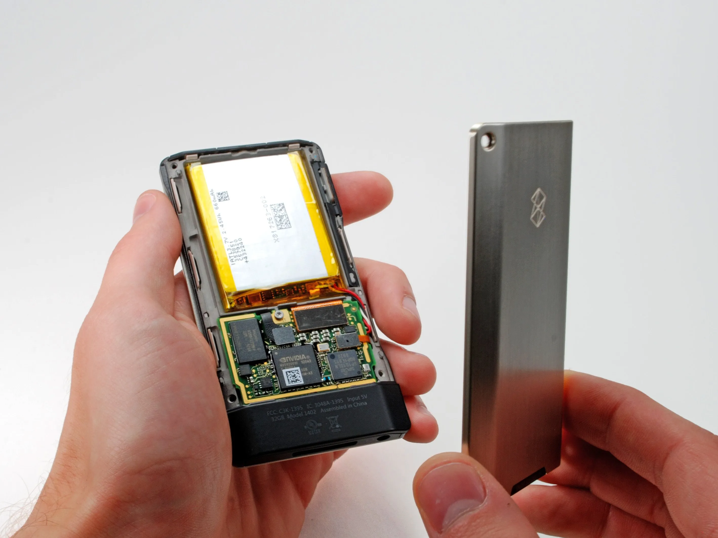 Microsoft Zune HD Teardown: шаг 6, изображение 1 из 1