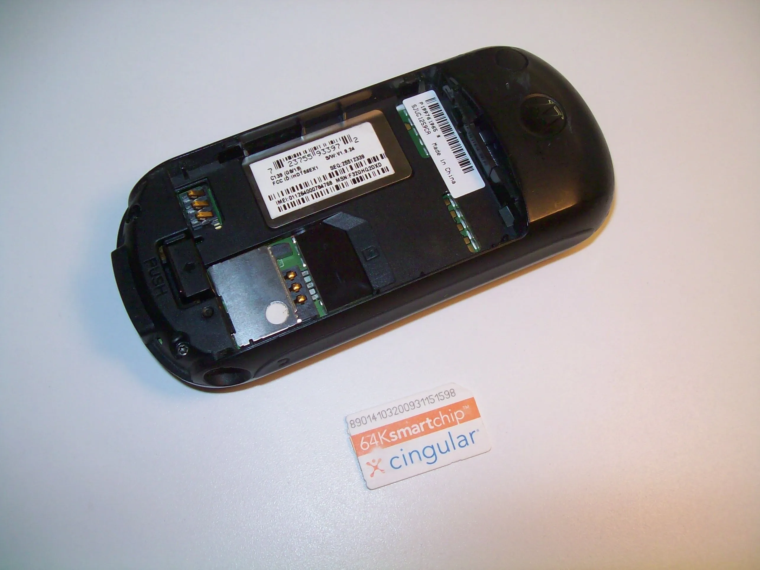 Разборка телефона Motorola C139, SIM-карта: шаг 3, изображение 3 из 3