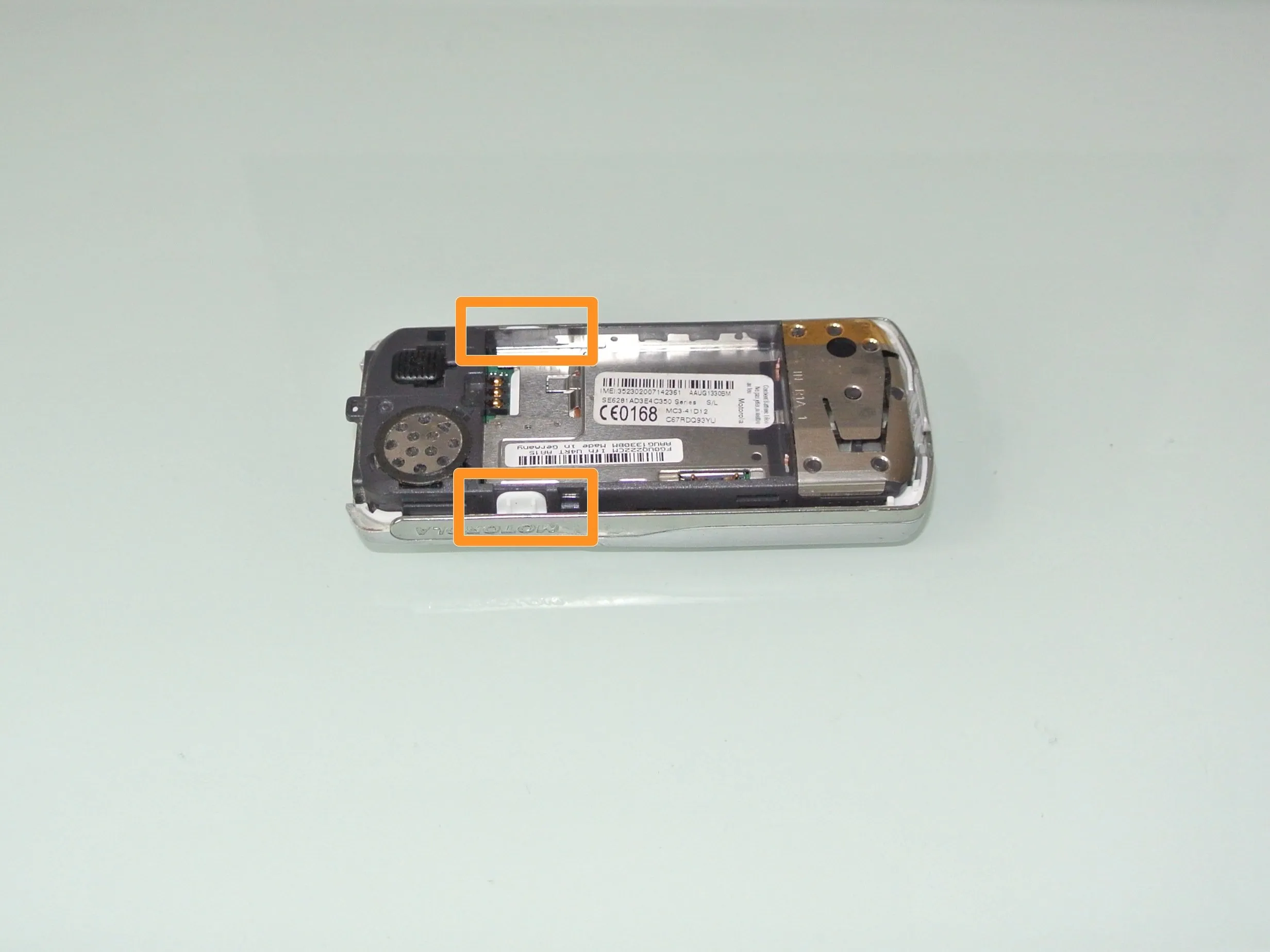 Motorola C350 Teardown, Разборка передней панели: шаг 3, изображение 1 из 2