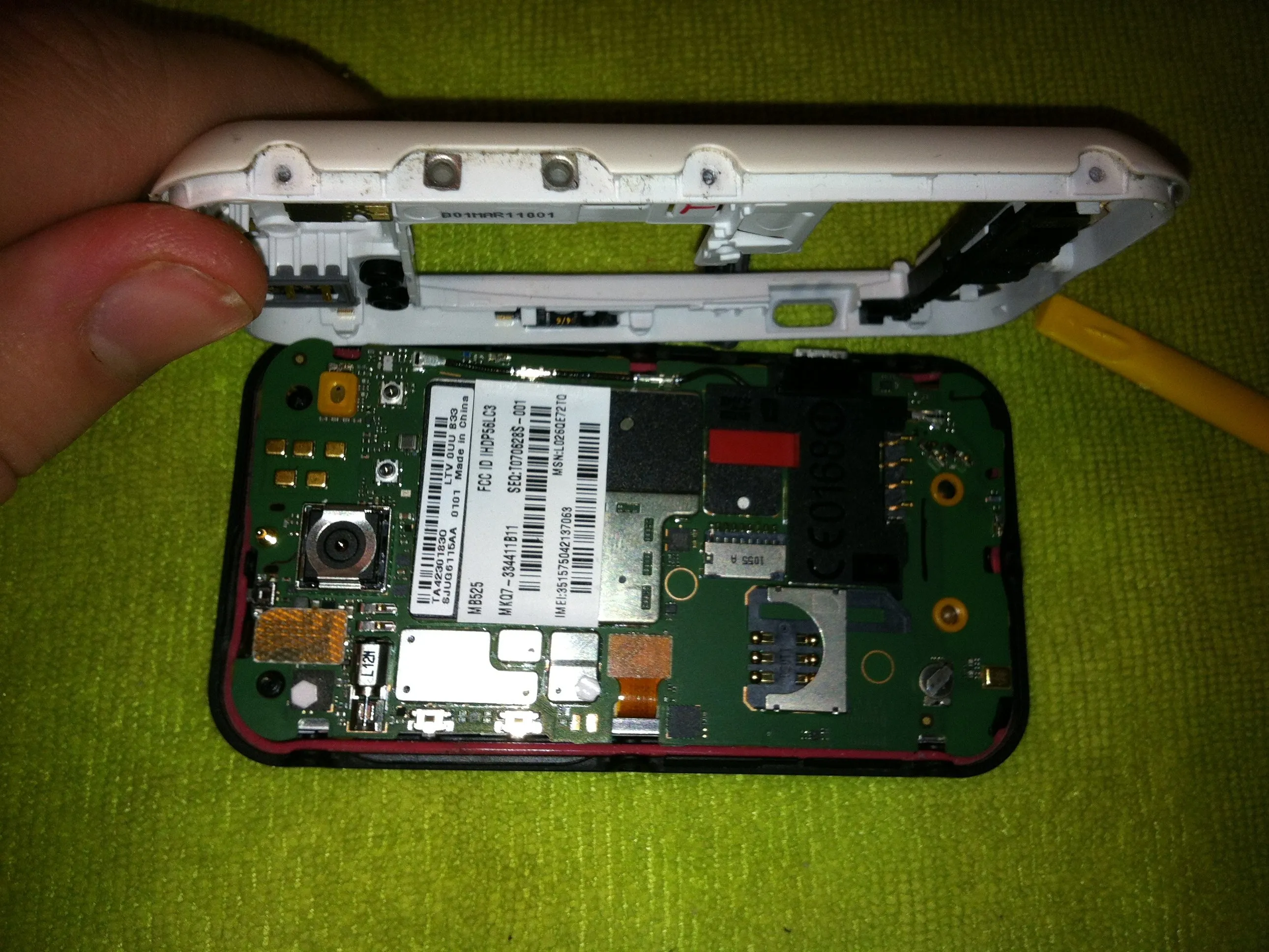 Motorola Defy Teardown: шаг 7, изображение 2 из 3