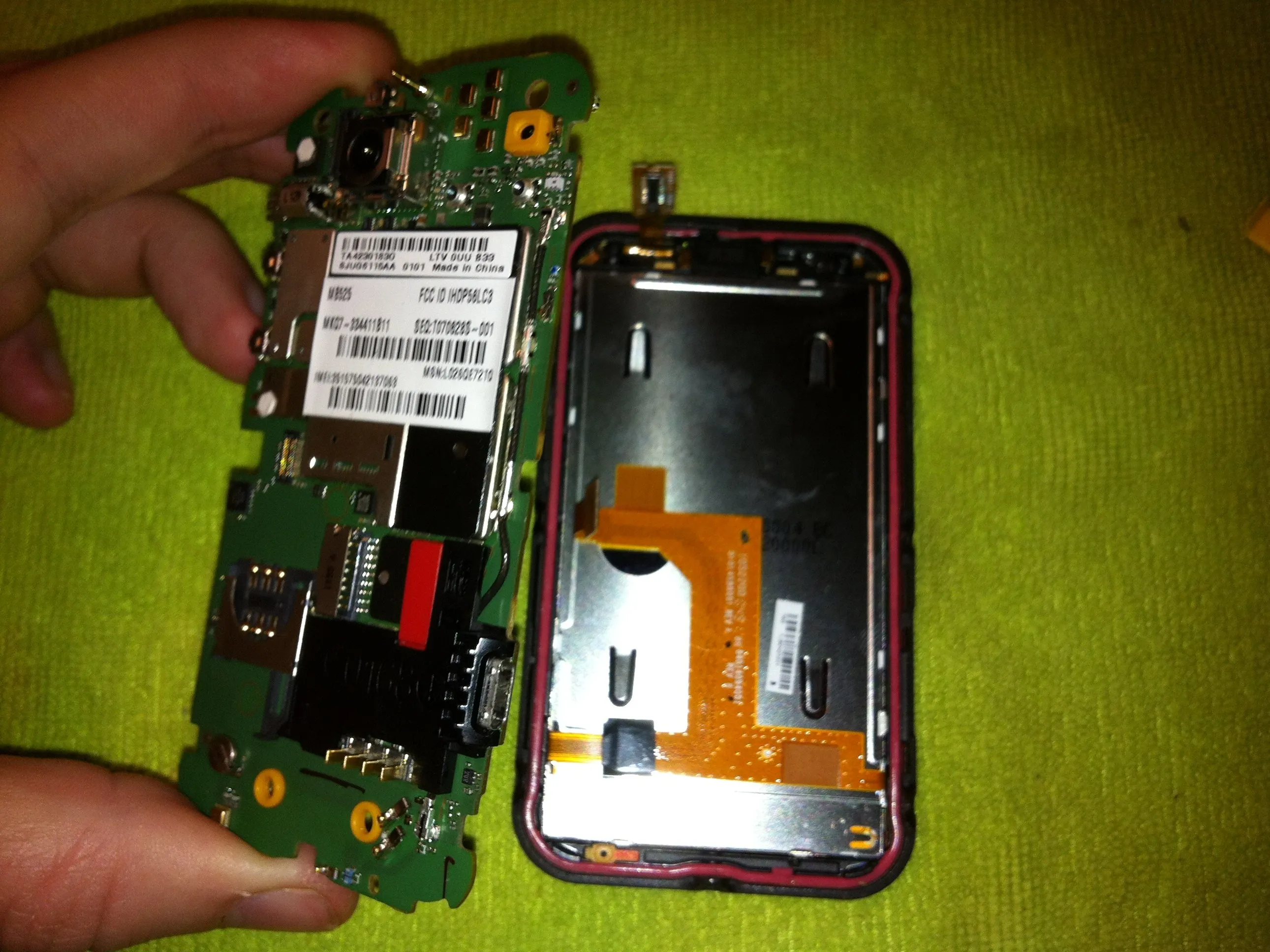 Motorola Defy Teardown: шаг 9, изображение 1 из 1