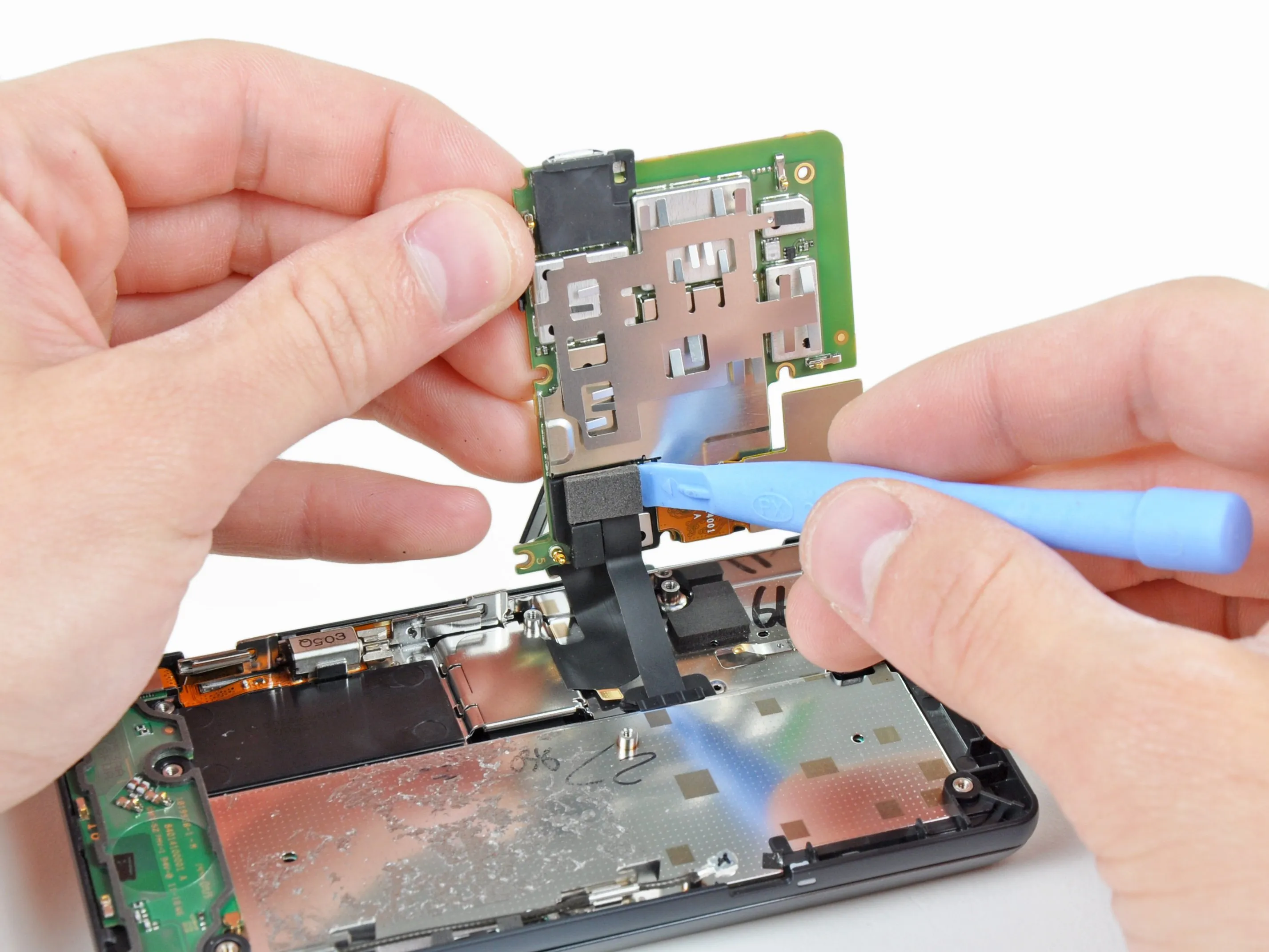 Motorola Droid 2 Teardown: шаг 12, изображение 2 из 2