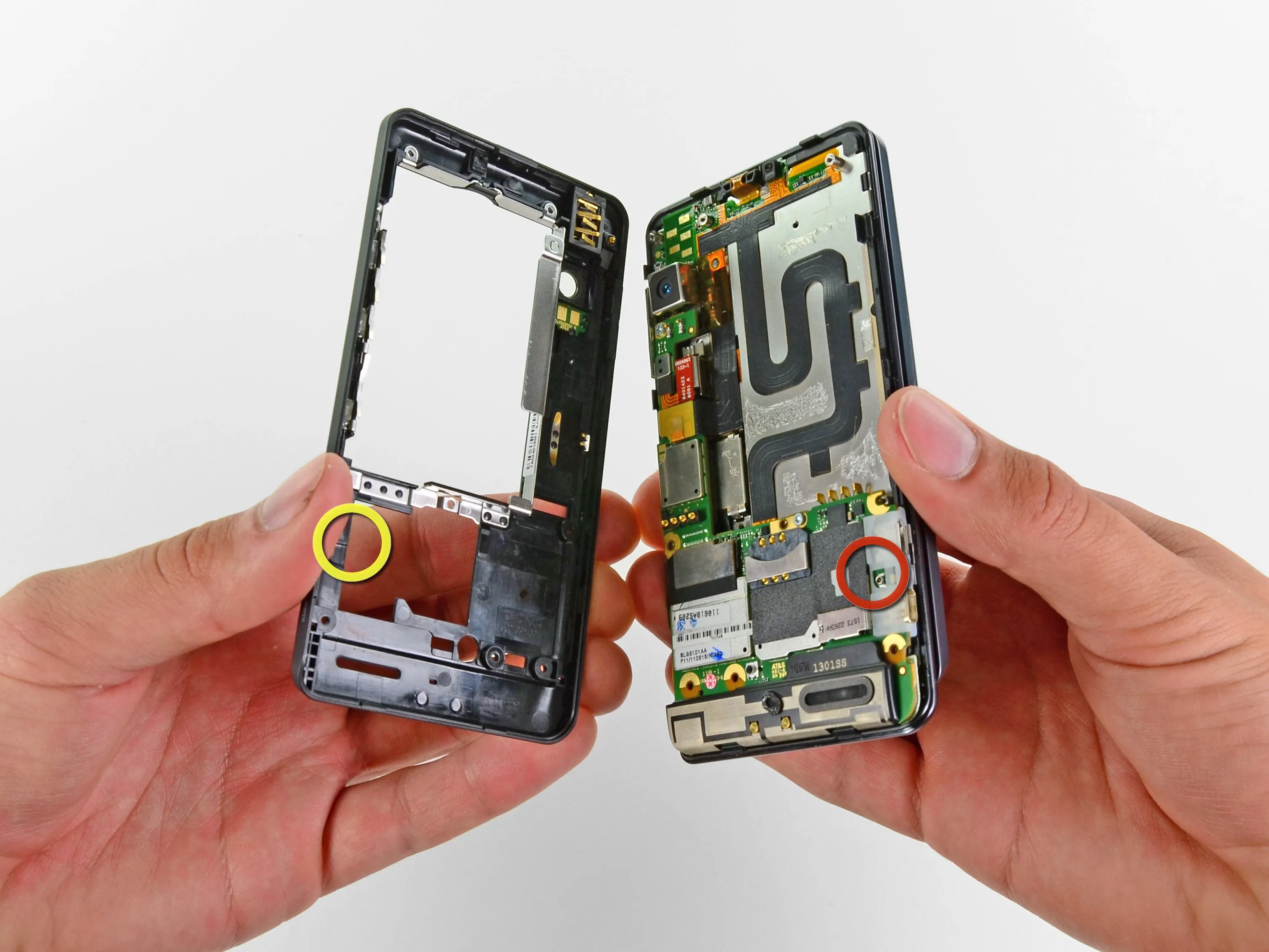 Motorola Droid 3 Teardown: шаг 5, изображение 3 из 3