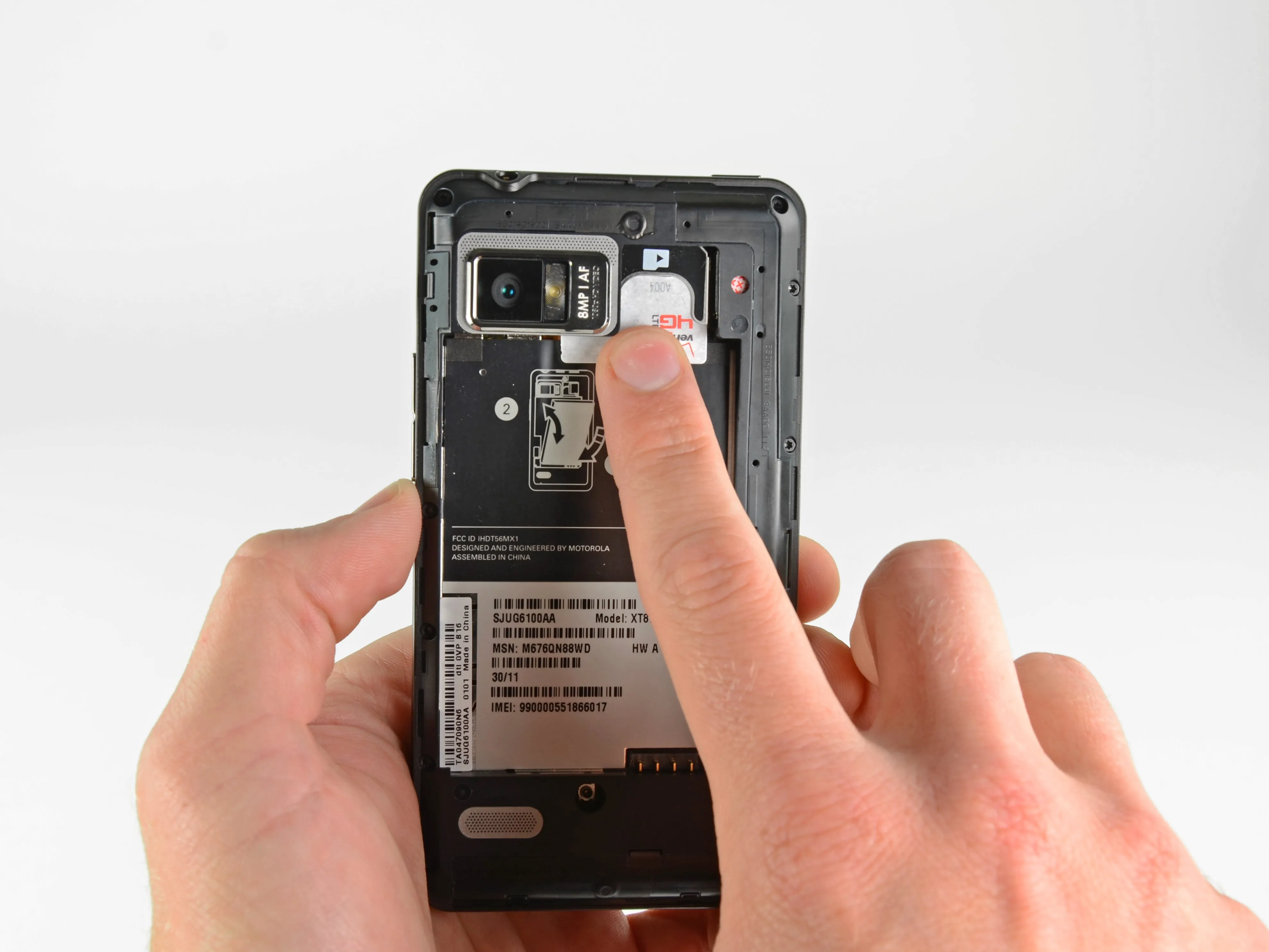 Motorola Droid Bionic Teardown: шаг 6, изображение 1 из 2