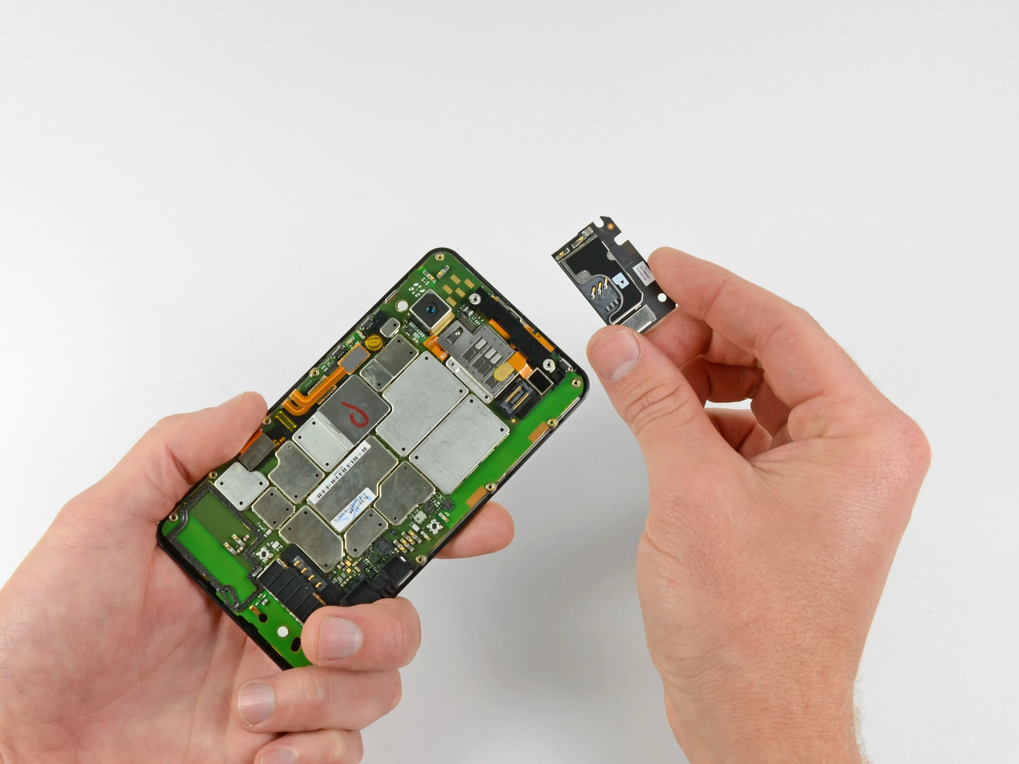 Motorola Droid Bionic Teardown: шаг 8, изображение 2 из 2