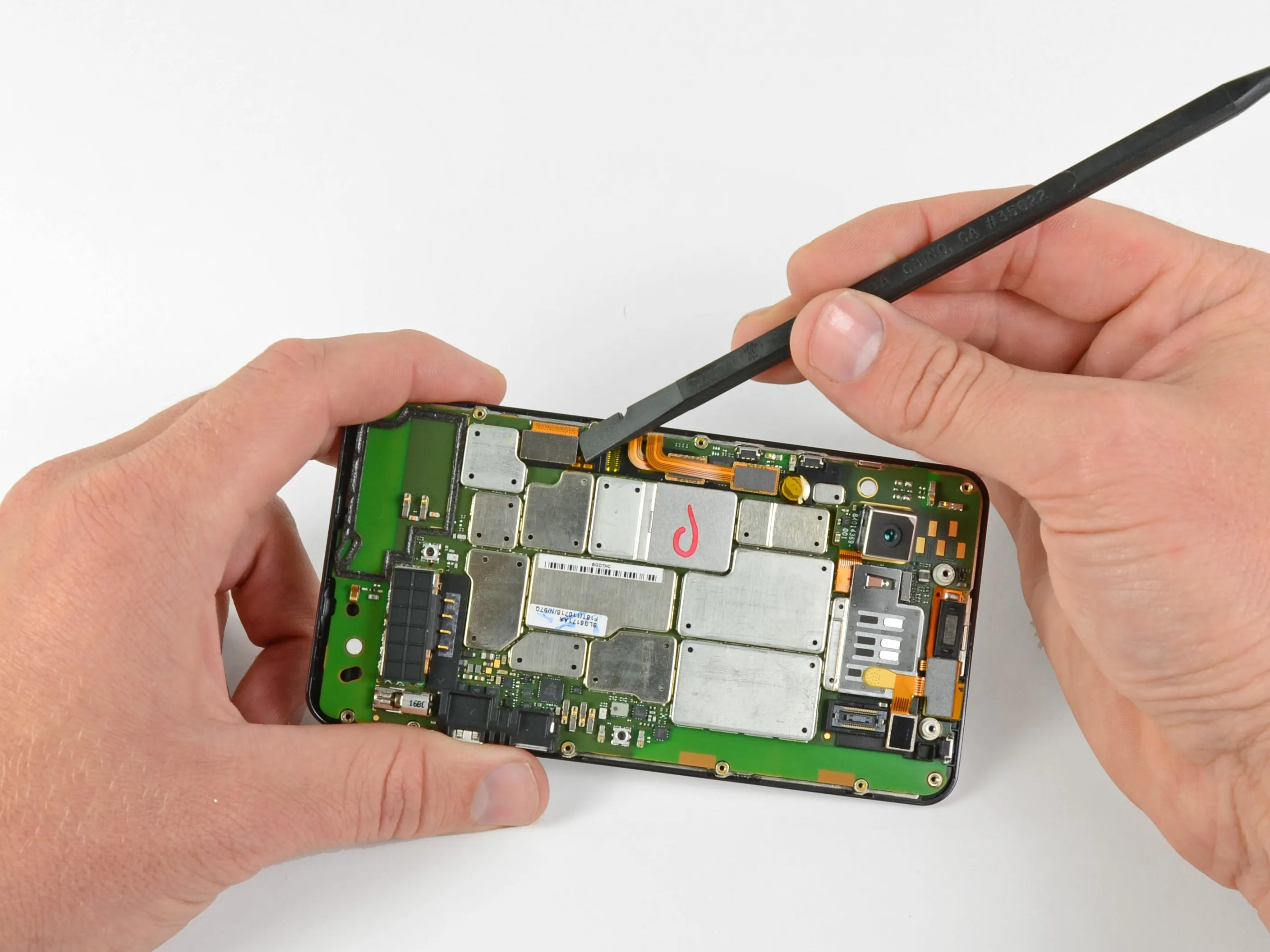 Motorola Droid Bionic Teardown: шаг 9, изображение 1 из 3