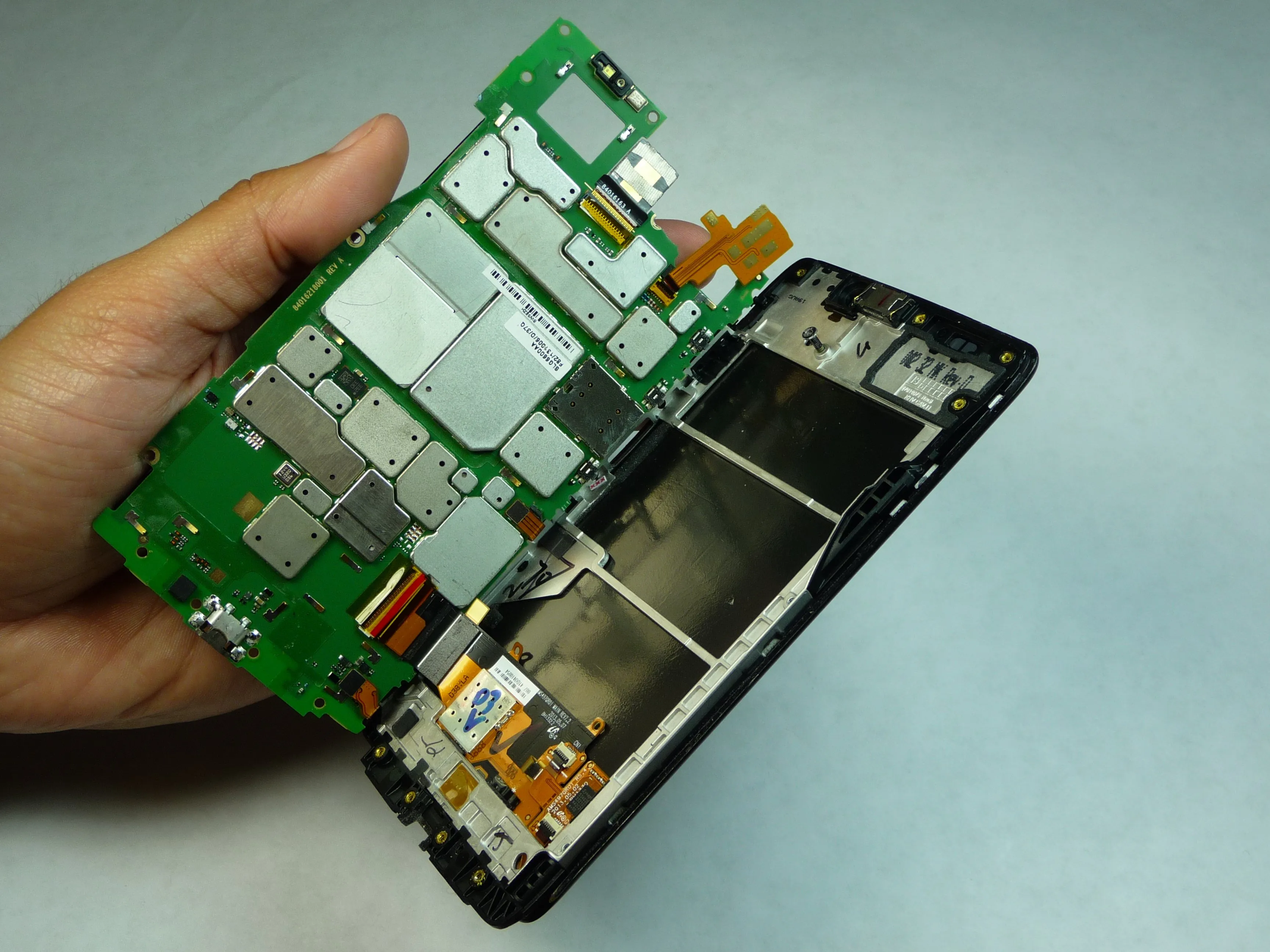 Motorola DROID MAXX Basic Teardown, Let the Fix Begin!: шаг 5, изображение 1 из 1