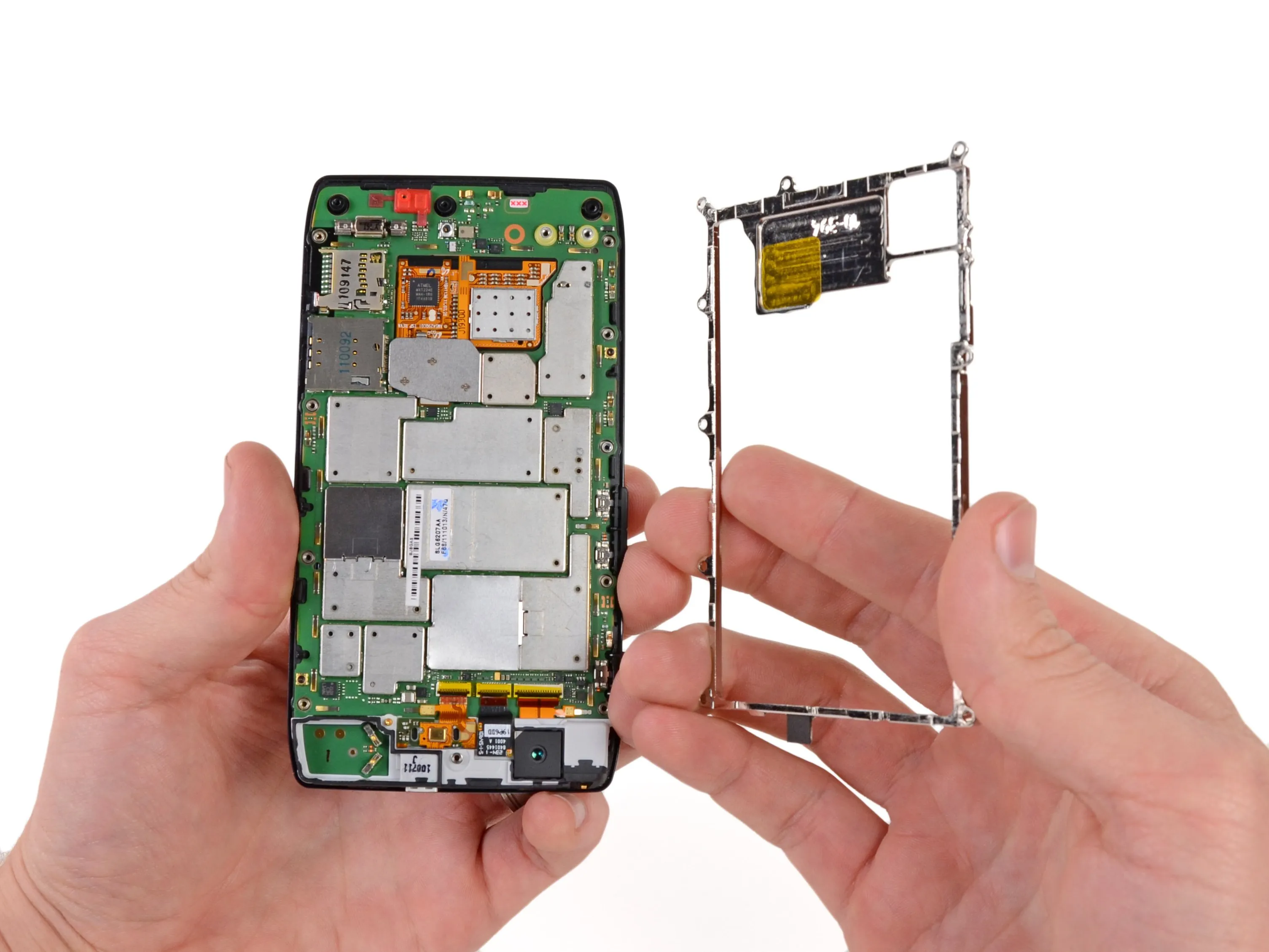 Motorola Droid RAZR Teardown: шаг 12, изображение 2 из 3