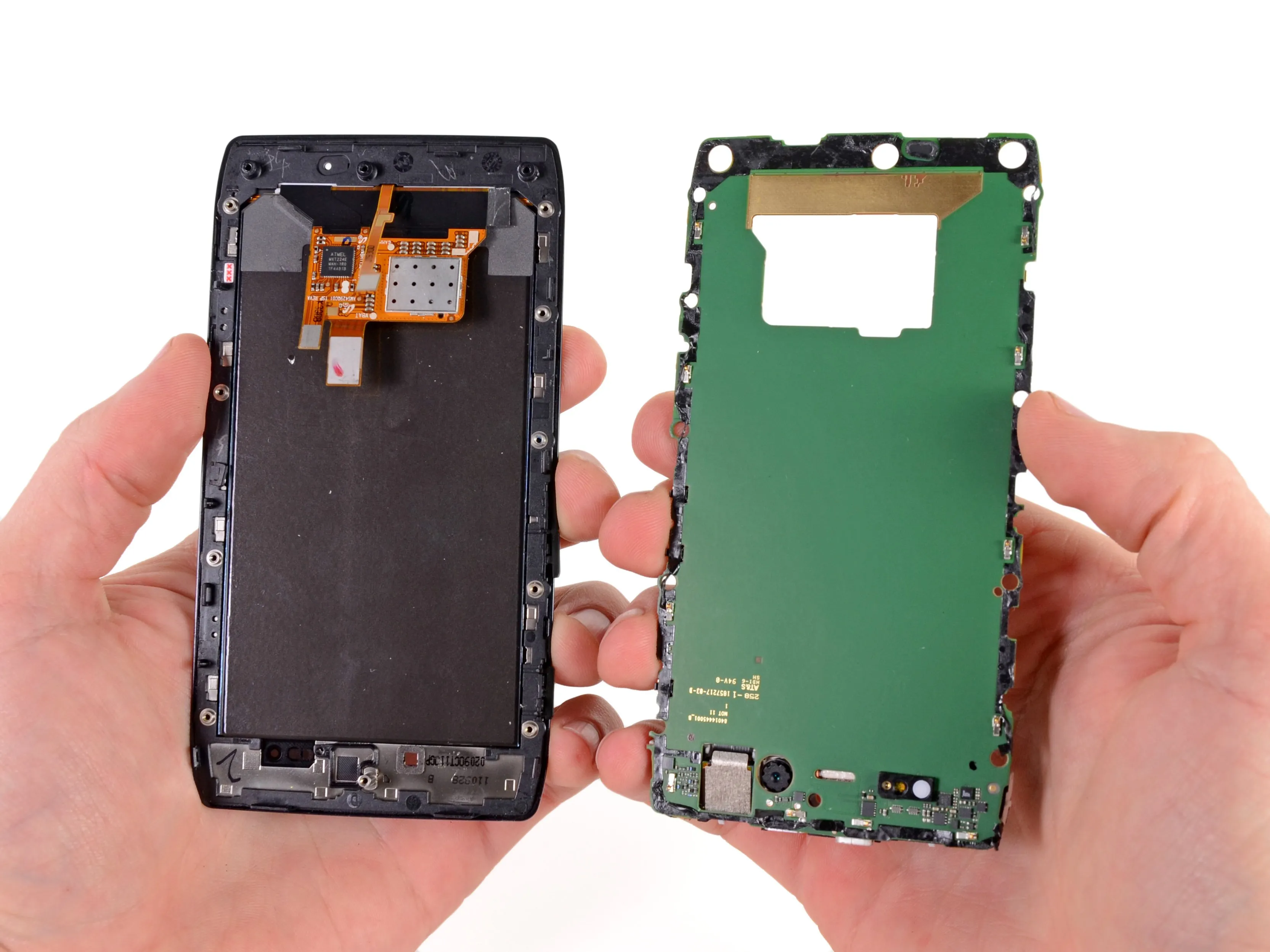 Motorola Droid RAZR Teardown: шаг 13, изображение 2 из 3