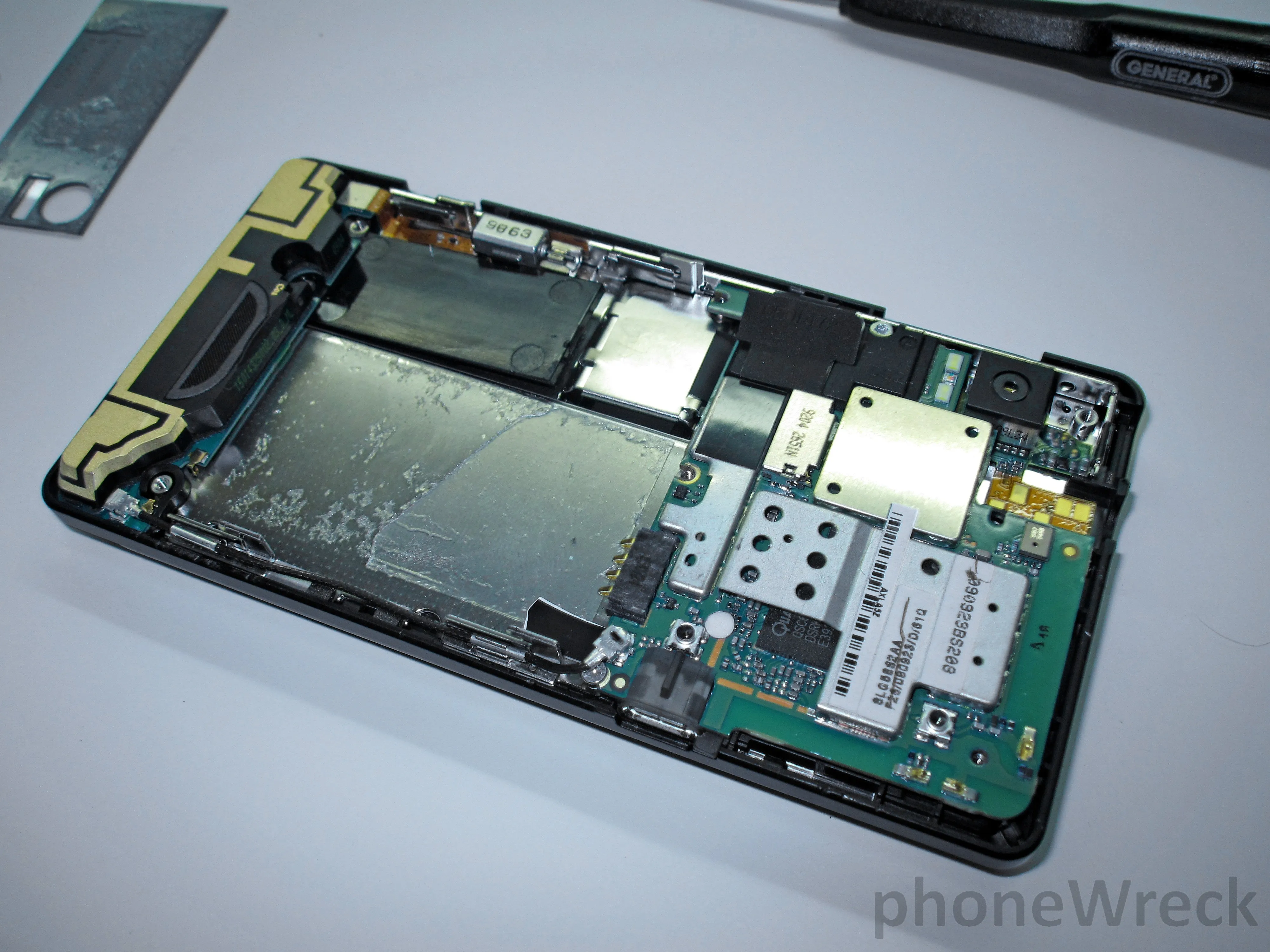 Motorola Droid Teardown: шаг 7, изображение 1 из 3