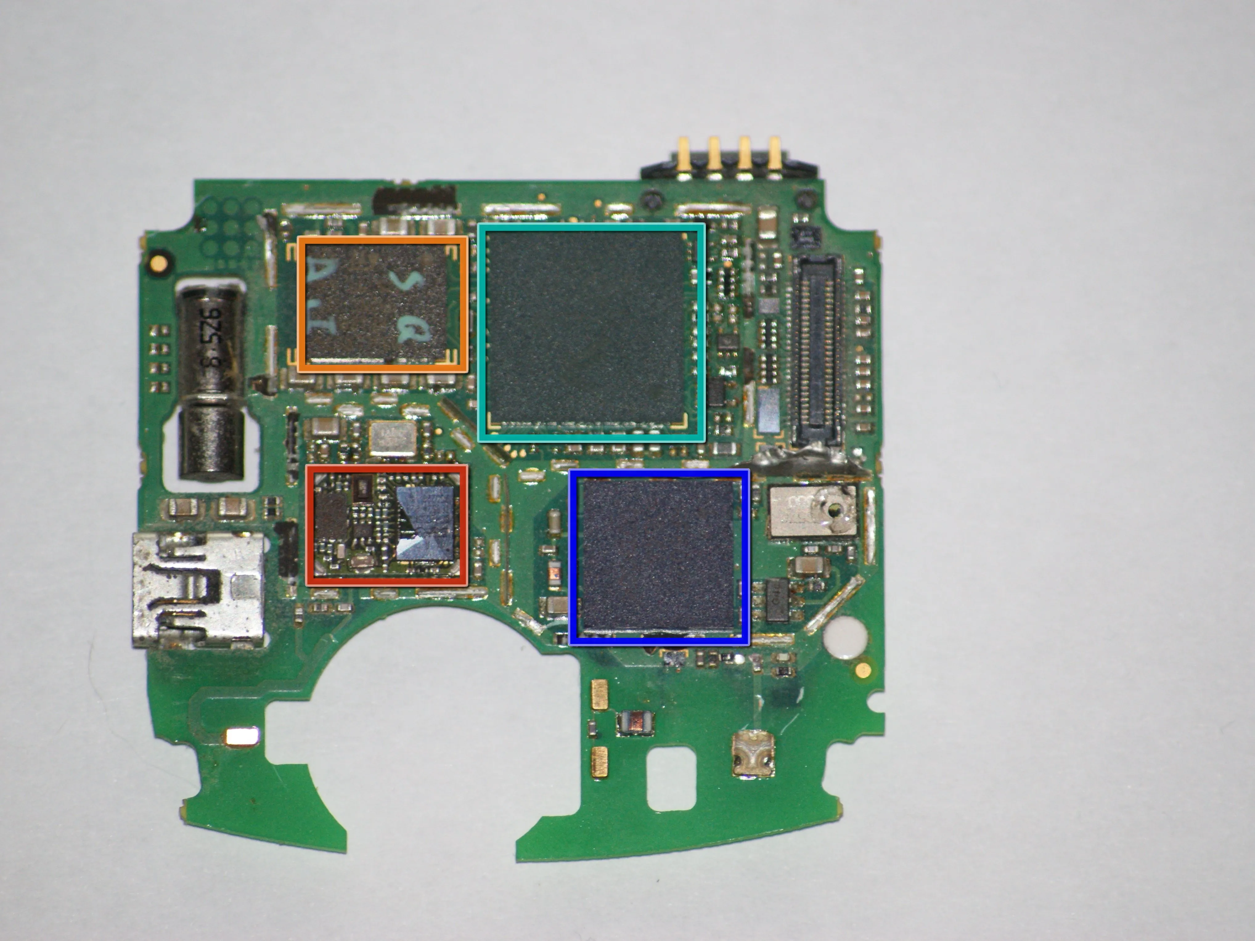 Motorola V3i Teardown: шаг 6, изображение 1 из 2