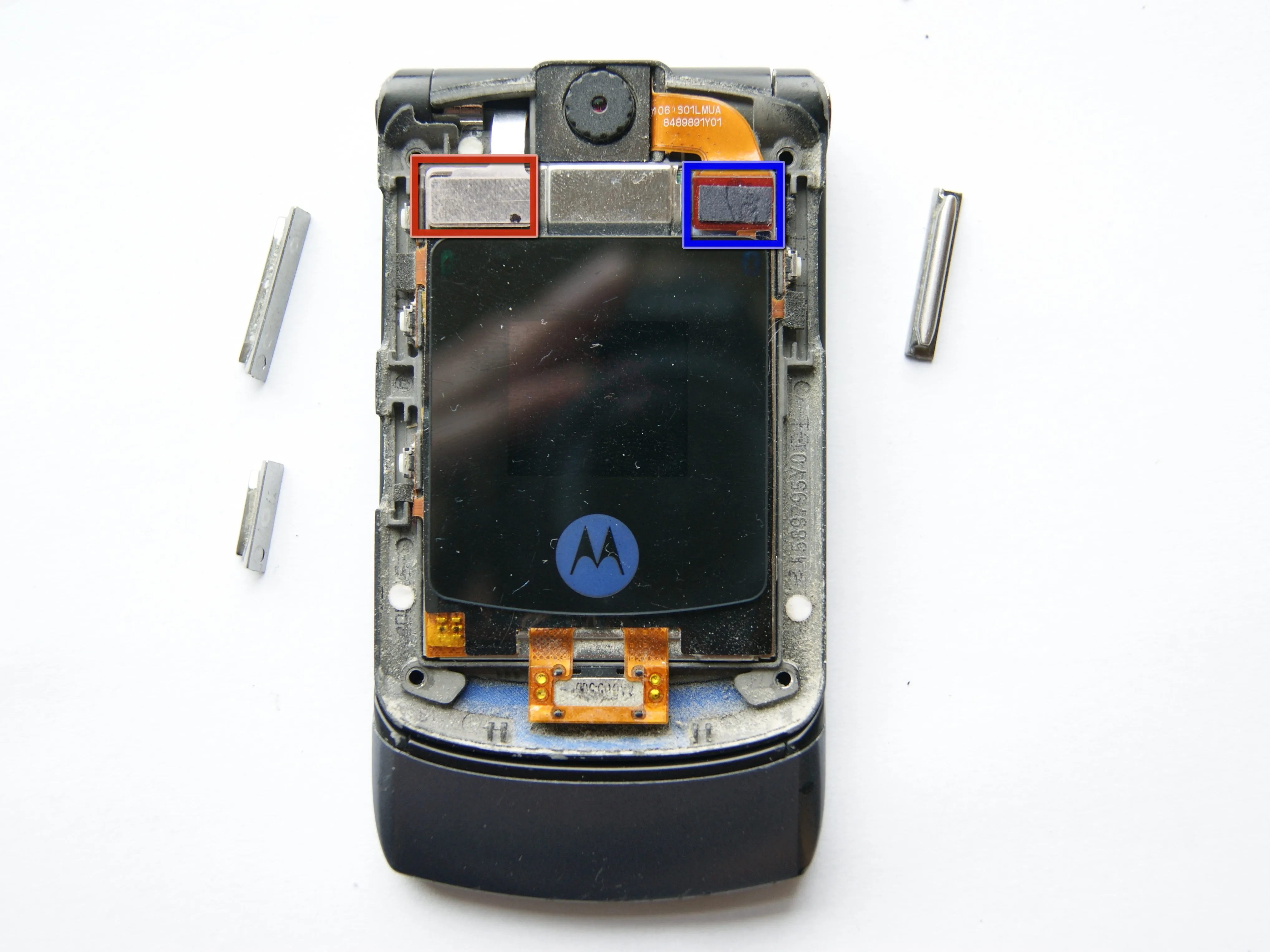 Motorola V3i Teardown: шаг 8, изображение 2 из 2