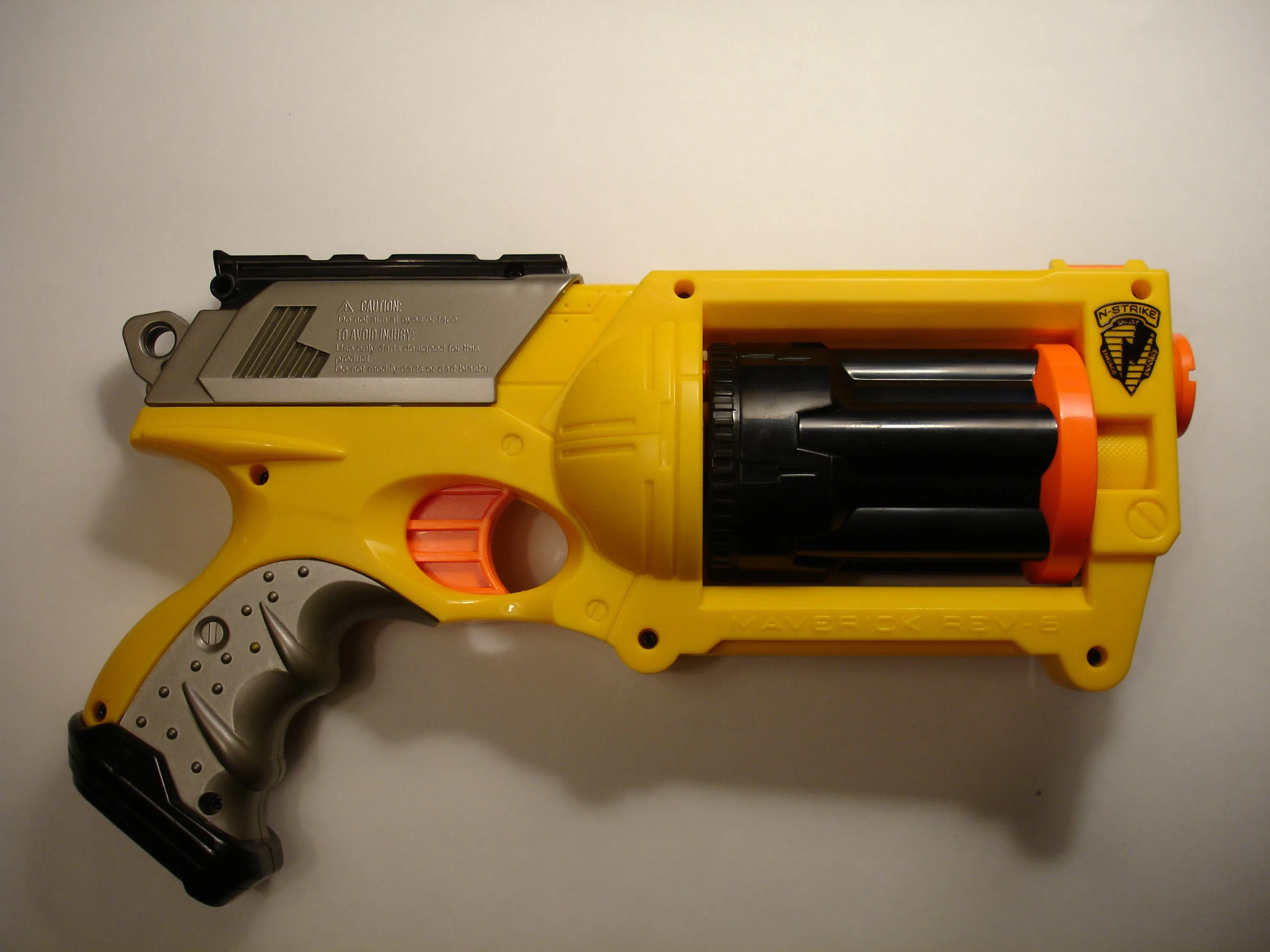 Nerf N-Strike Maverick Teardown, Nerf N-Strike Maverick Teardown: шаг 1, изображение 1 из 1