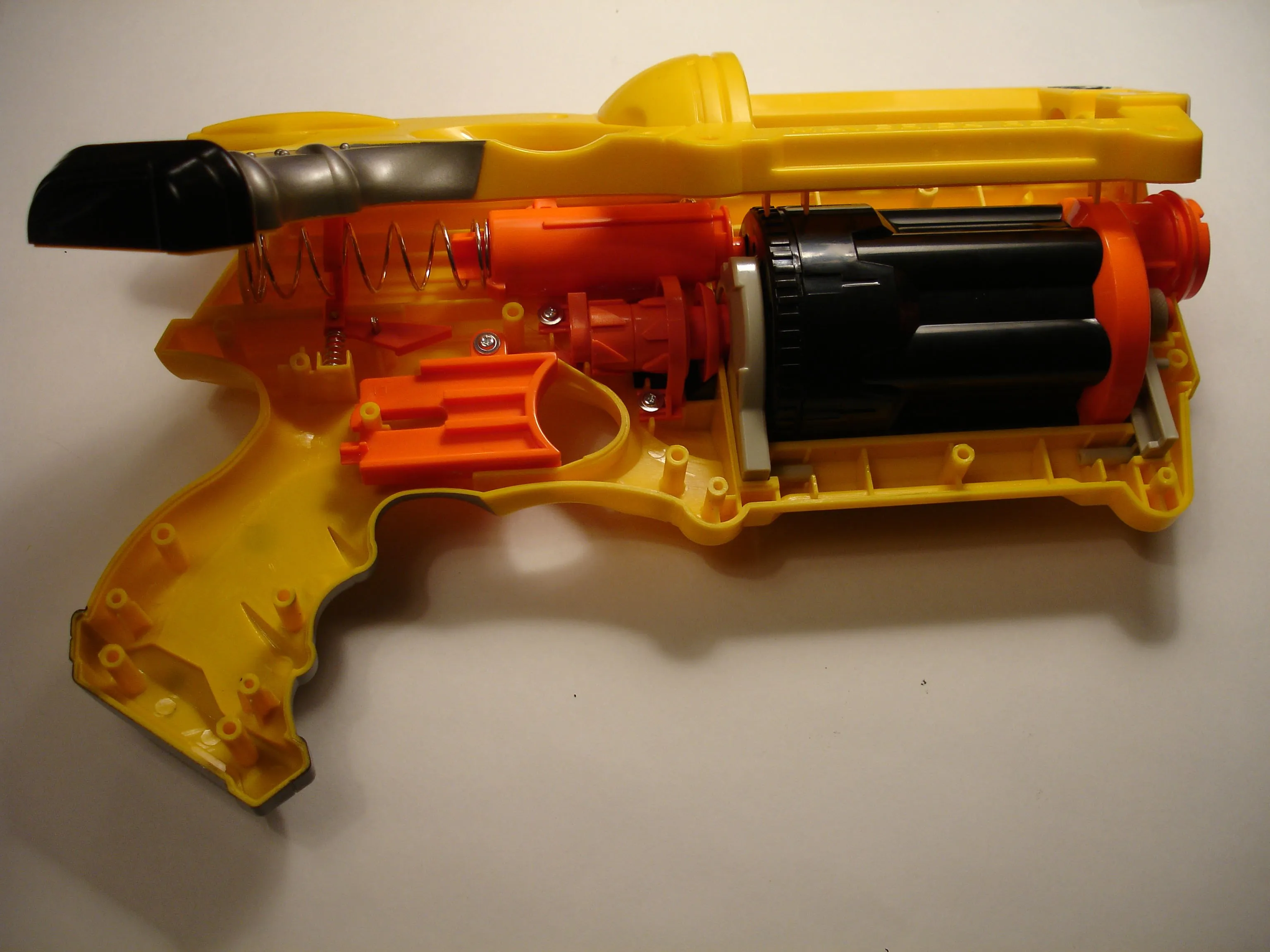 Разборка Nerf N-Strike Maverick: шаг 4, изображение 1 из 2