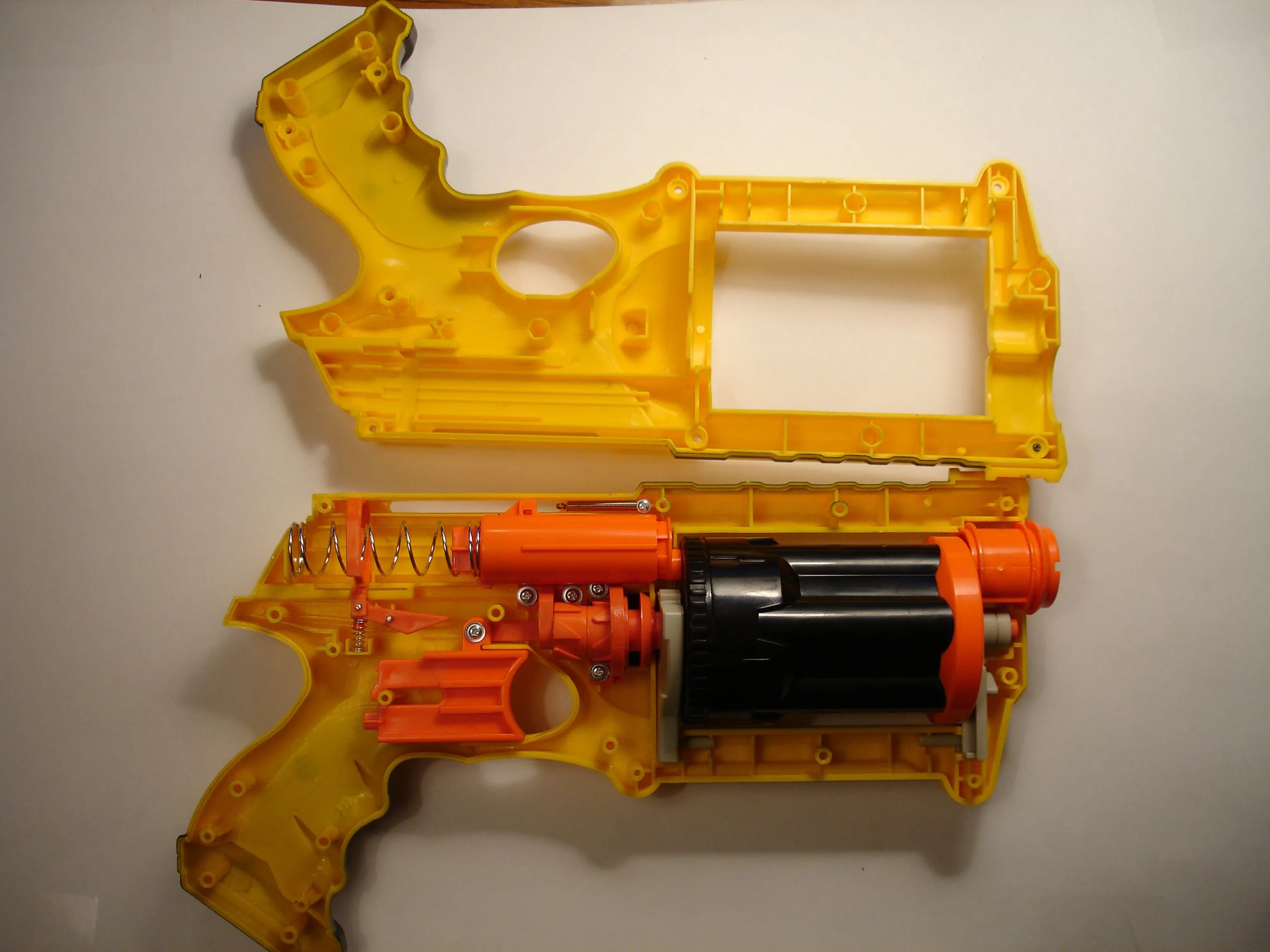 Nerf N-Strike Maverick Teardown: шаг 4, изображение 2 из 2