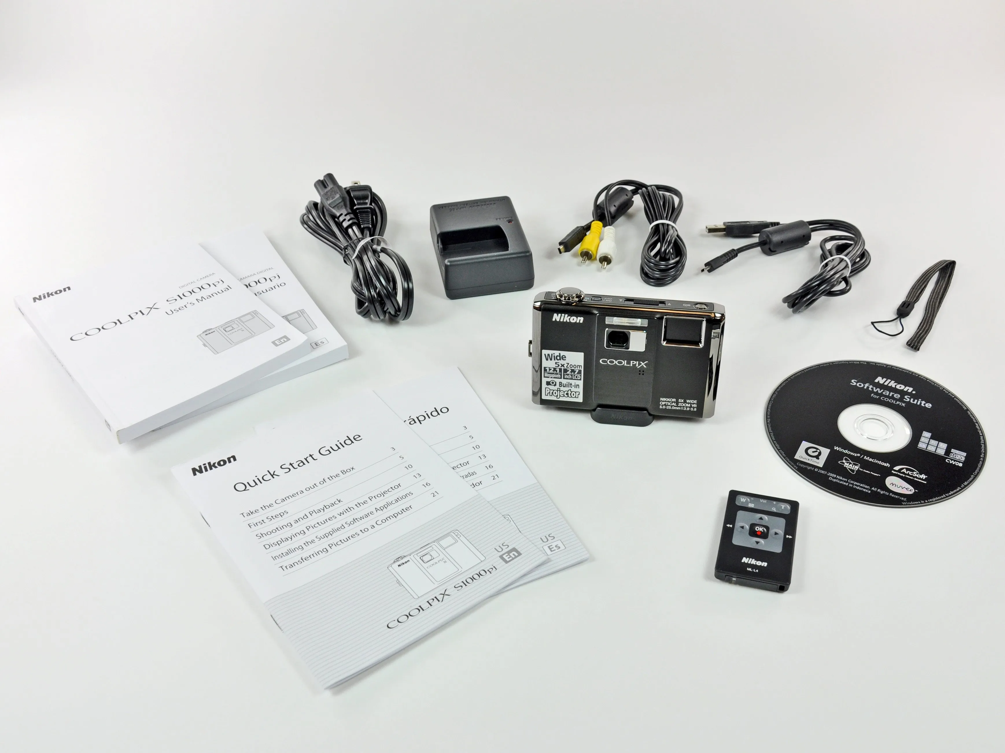 Nikon Coolpix S1000pj Teardown, Nikon Coolpix S1000pj Teardown: шаг 1, изображение 1 из 2