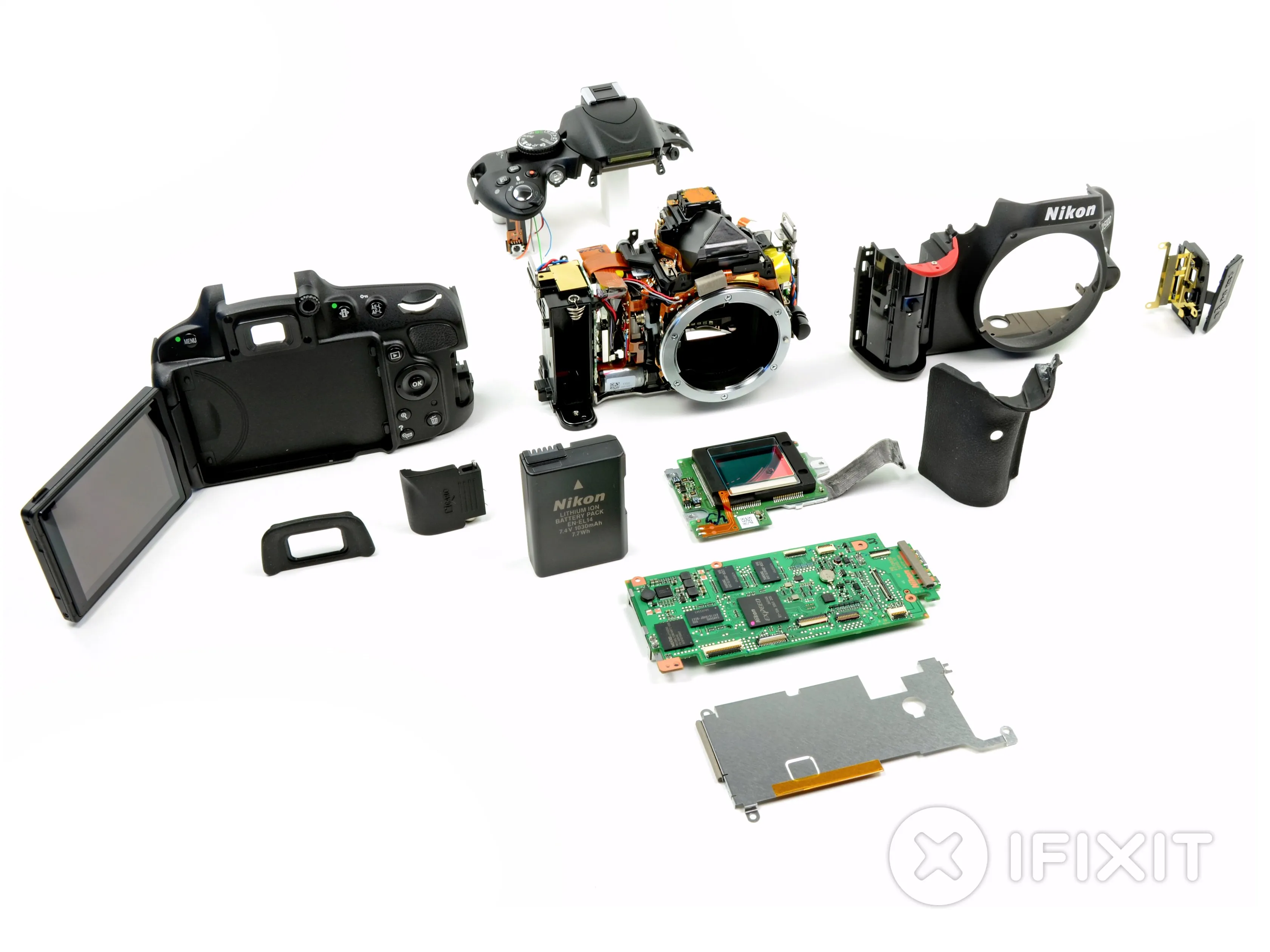 Nikon D5100 Teardown: шаг 14, изображение 1 из 2