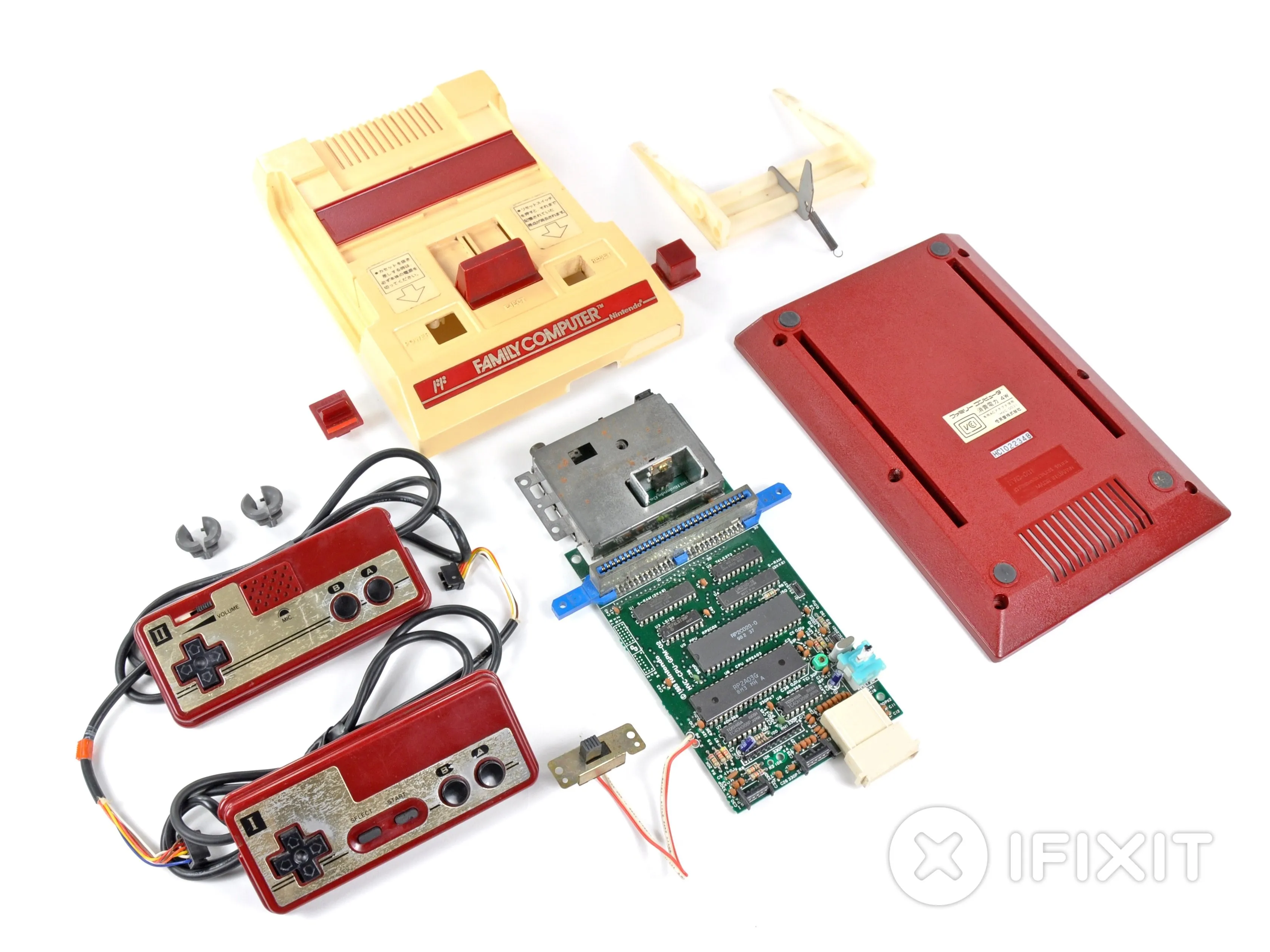 Разборка Nintendo Family Computer (Famicom)