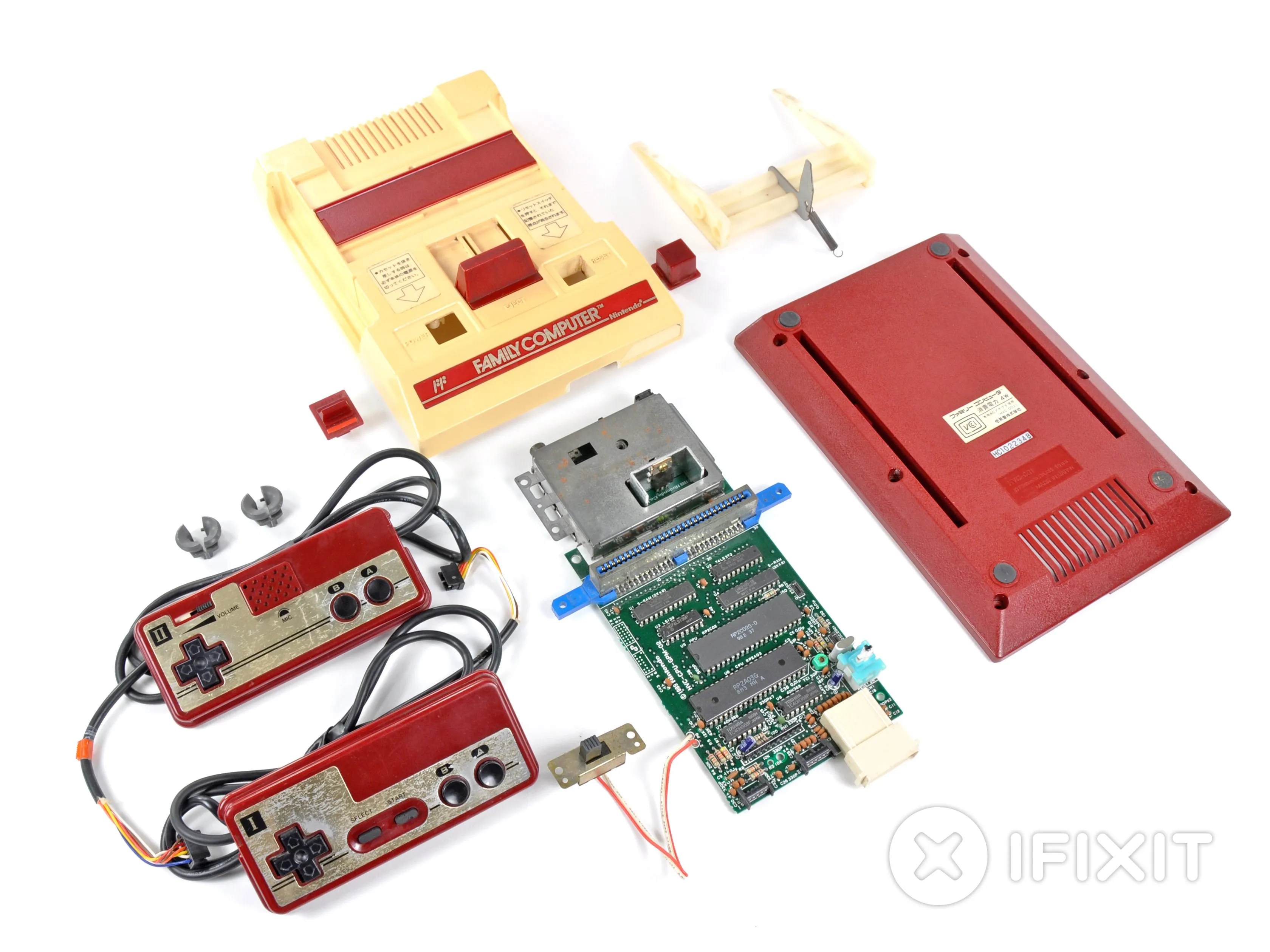 Разборка Nintendo Family Computer (Famicom): шаг 12, изображение 1 из 1