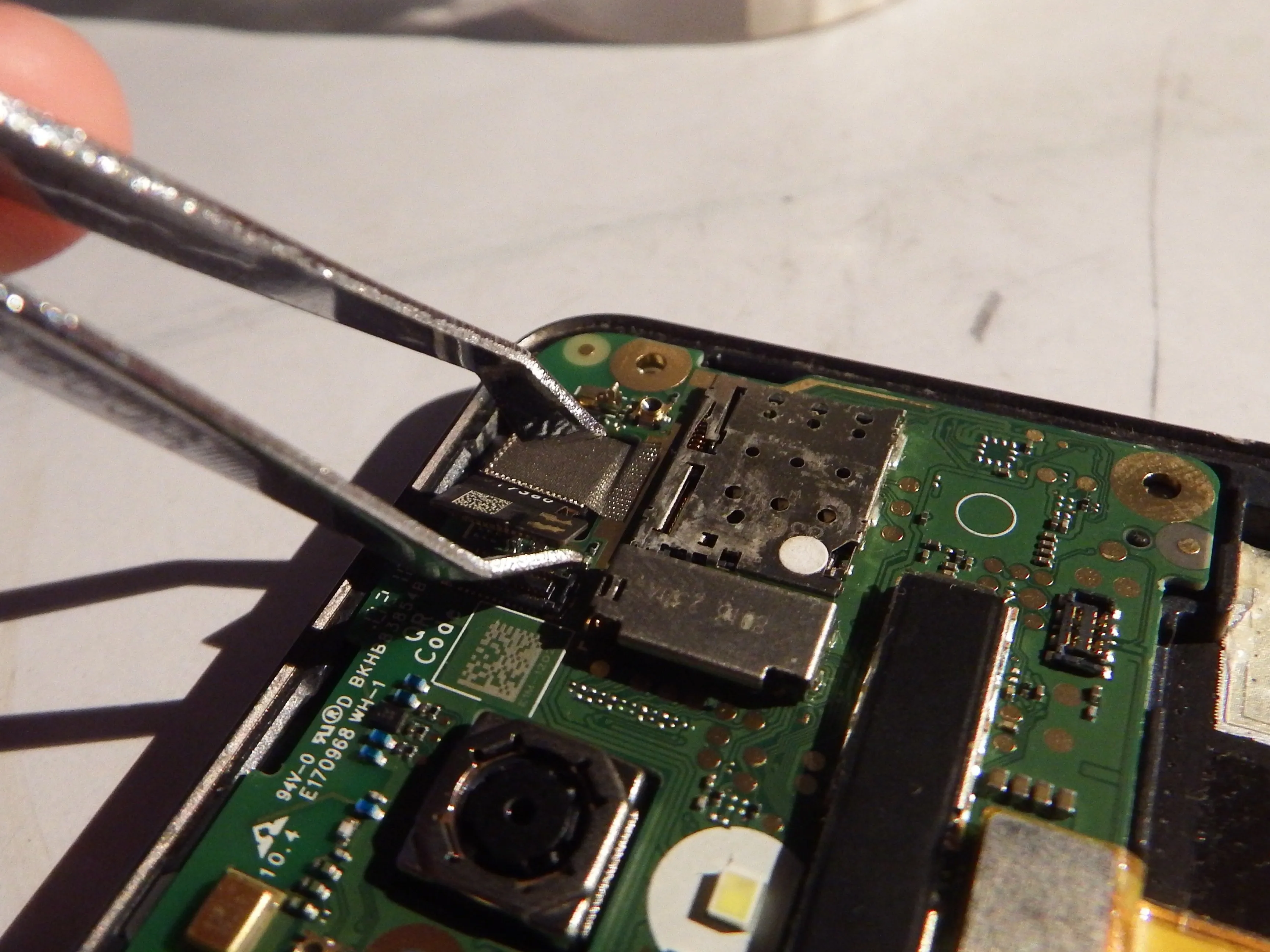 Nokia 2 Teardown, Let's dig more in! Detach all flex cable in the phone: step 7, image 2 of 2