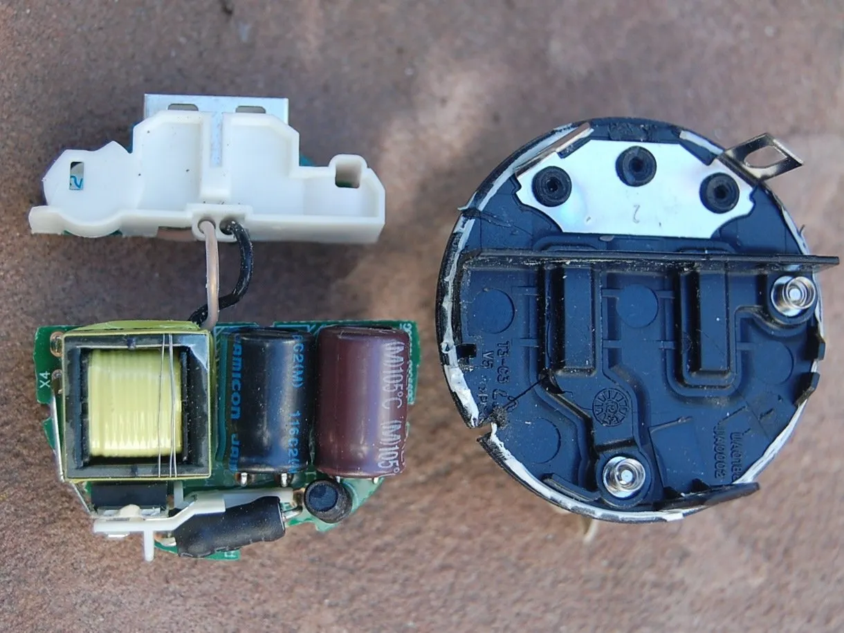 Nokia AC-16U USB Power Adapter Teardown, What's Inside?: step 2, image 3 of 3