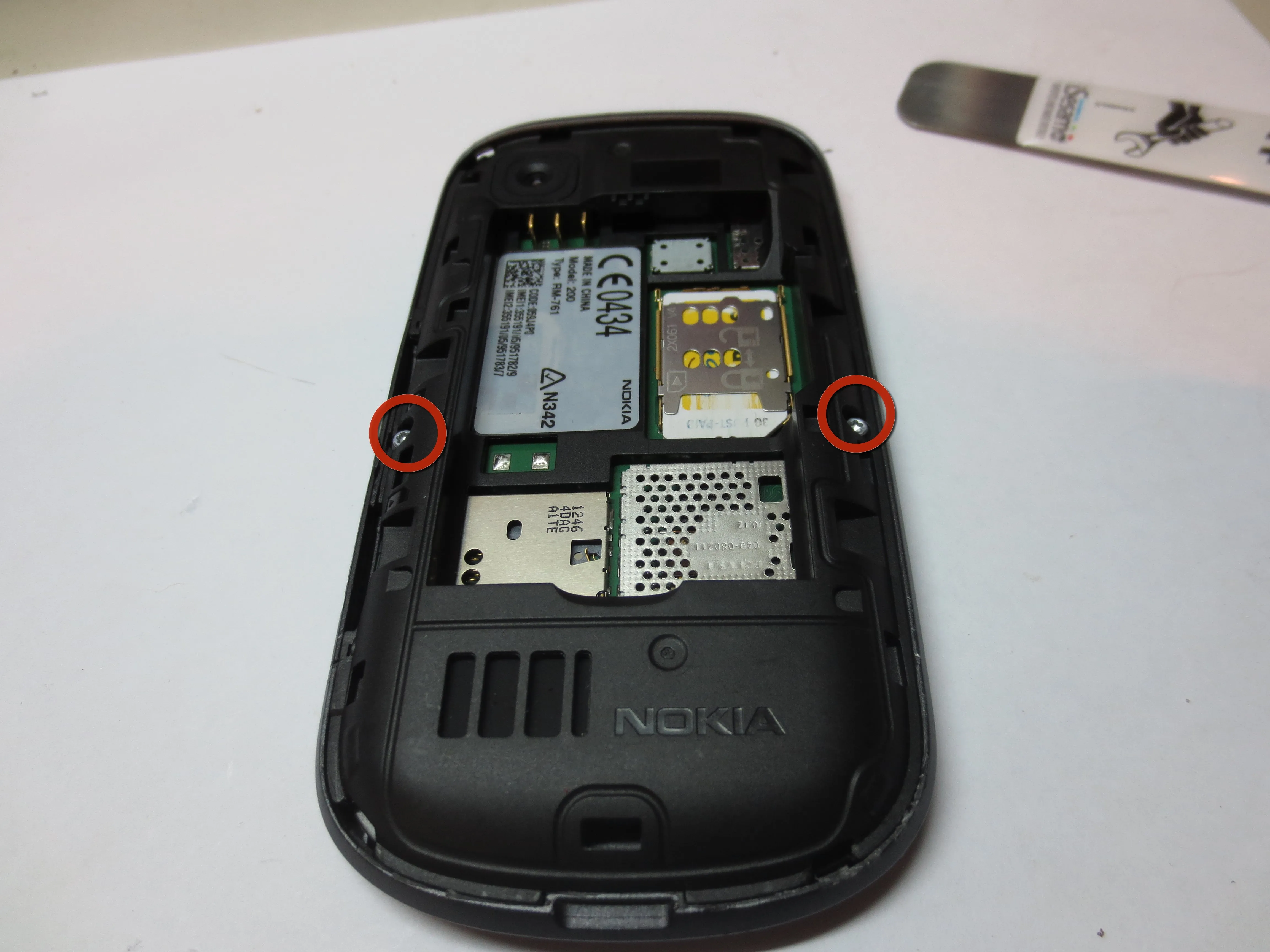 Nokia Asha 200 Teardown, Nokia Asha 200 Teardown: шаг 1, изображение 1 из 1