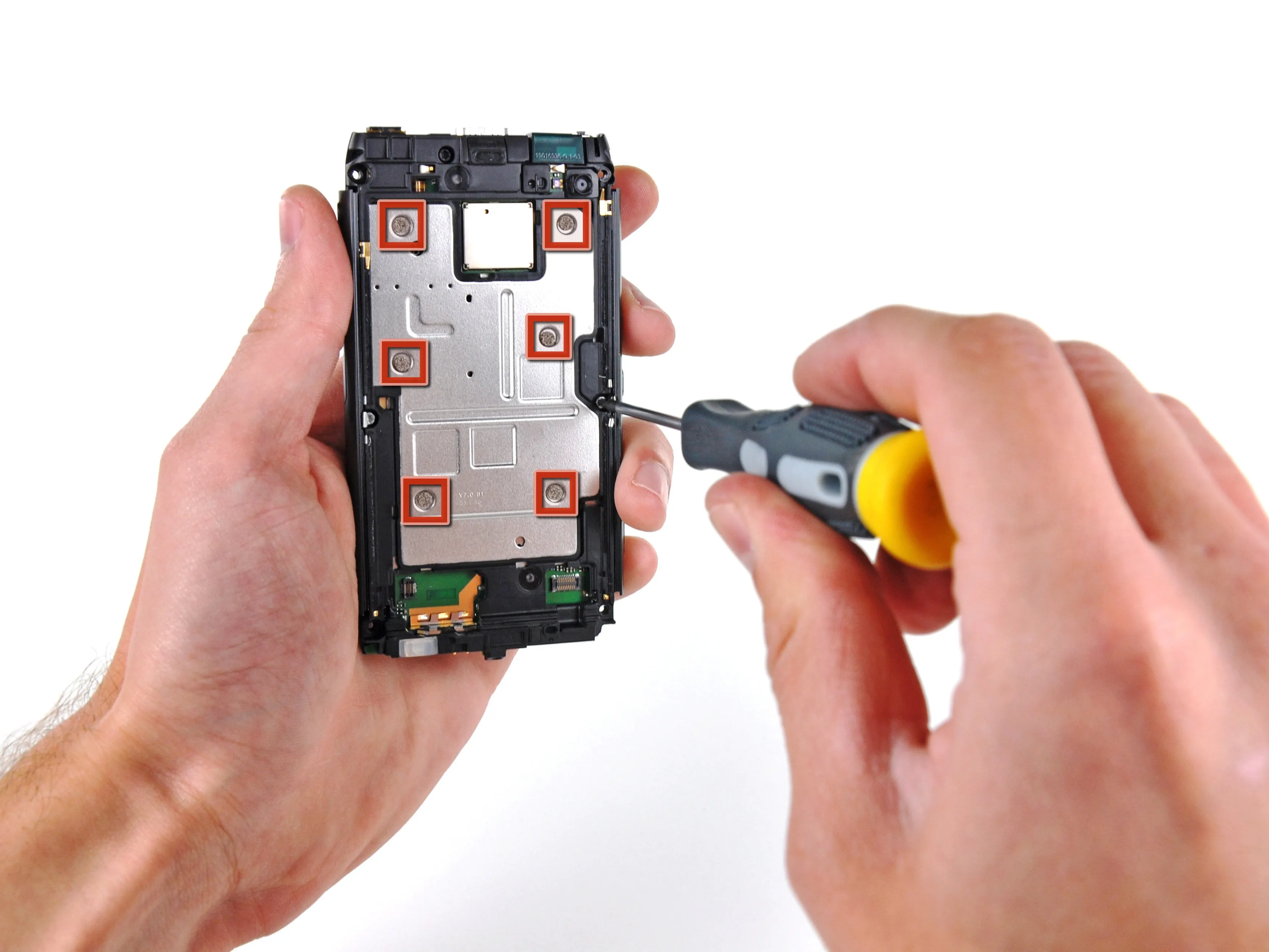 Nokia N8 Teardown: шаг 12, изображение 1 из 3