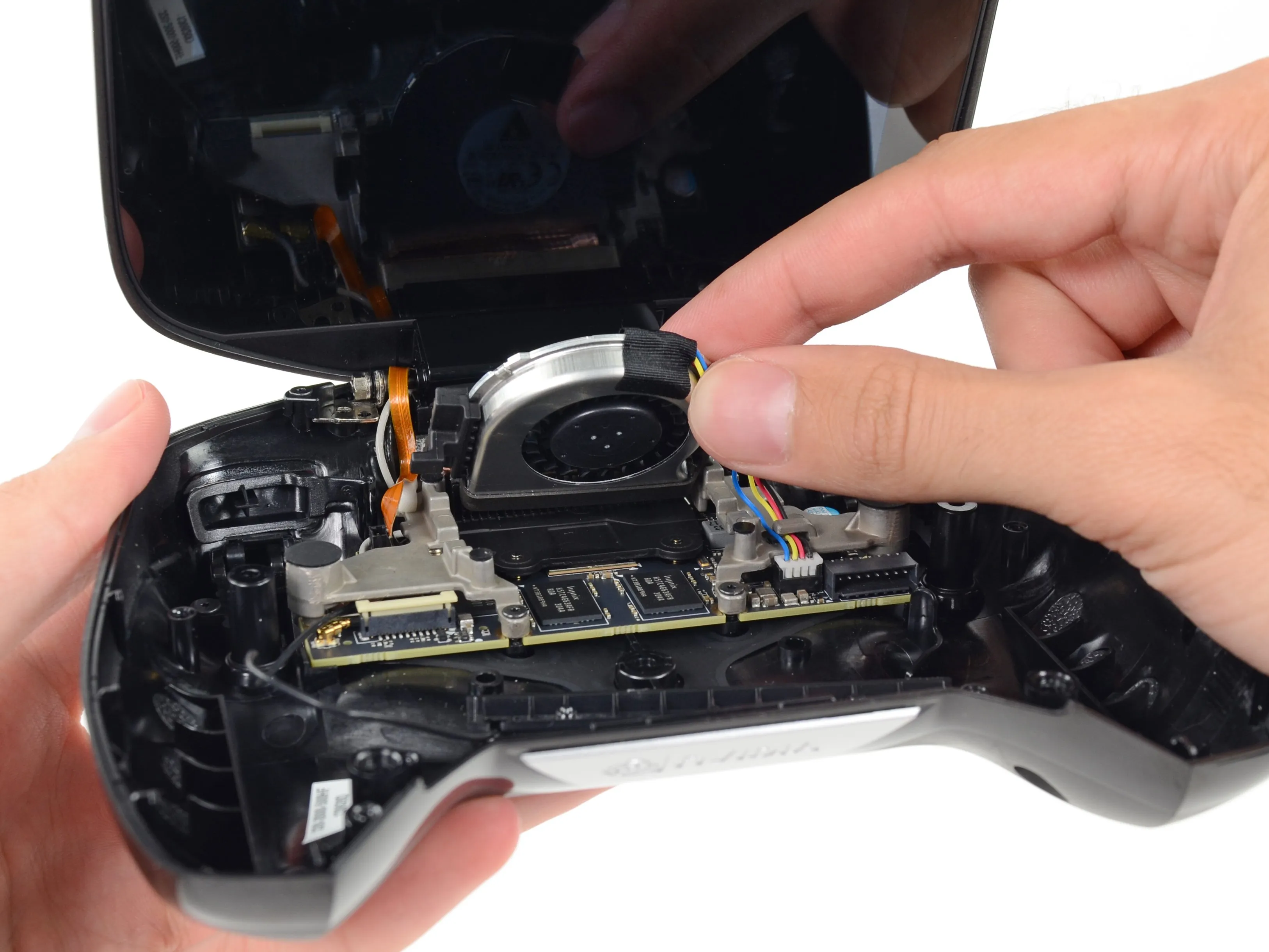 Nvidia Shield Portable Teardown: шаг 13, изображение 1 из 2