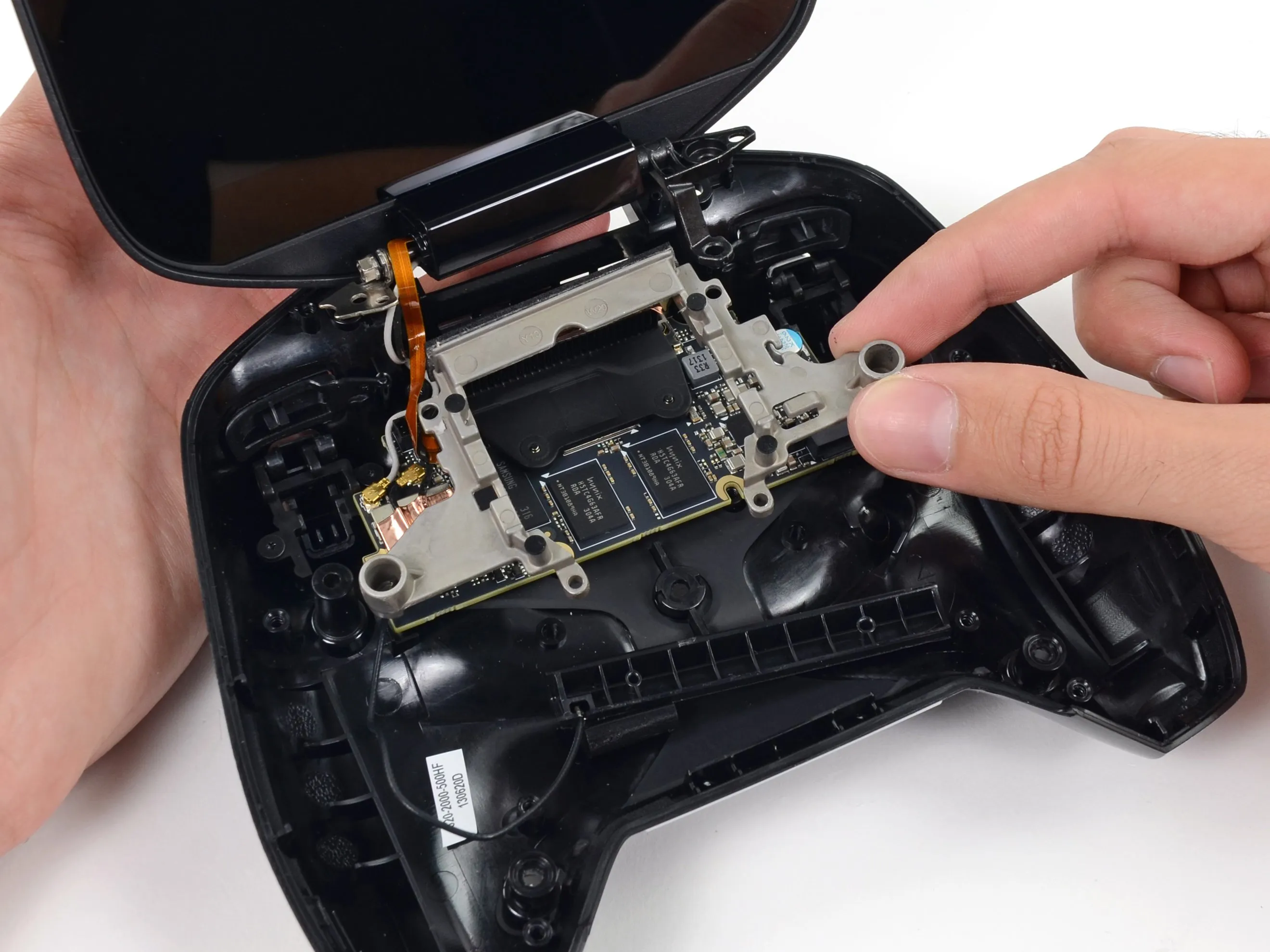 Nvidia Shield Portable Teardown: шаг 14, изображение 2 из 3