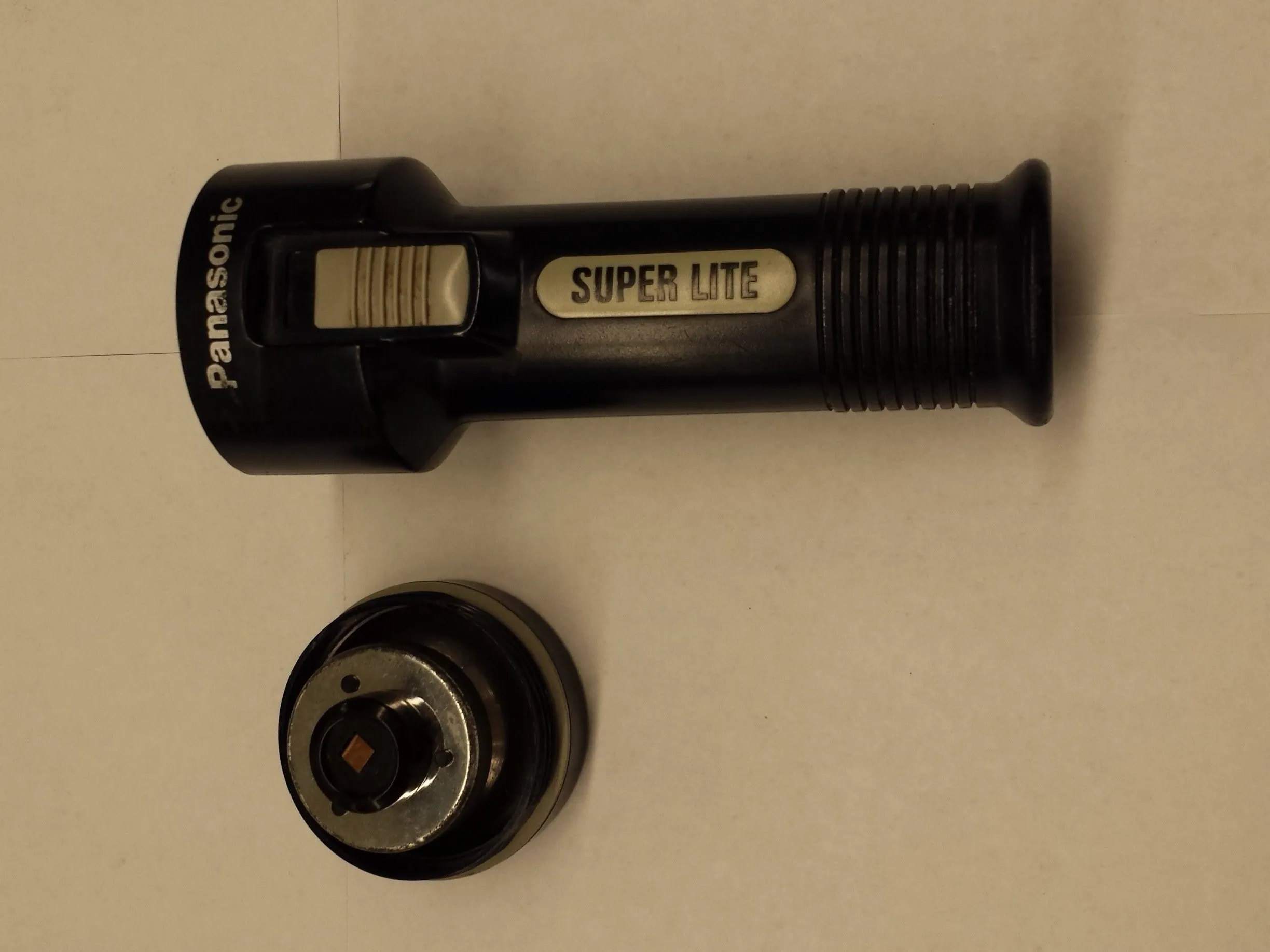 Разборка фонаря Panasonic Super Lite Flashlight