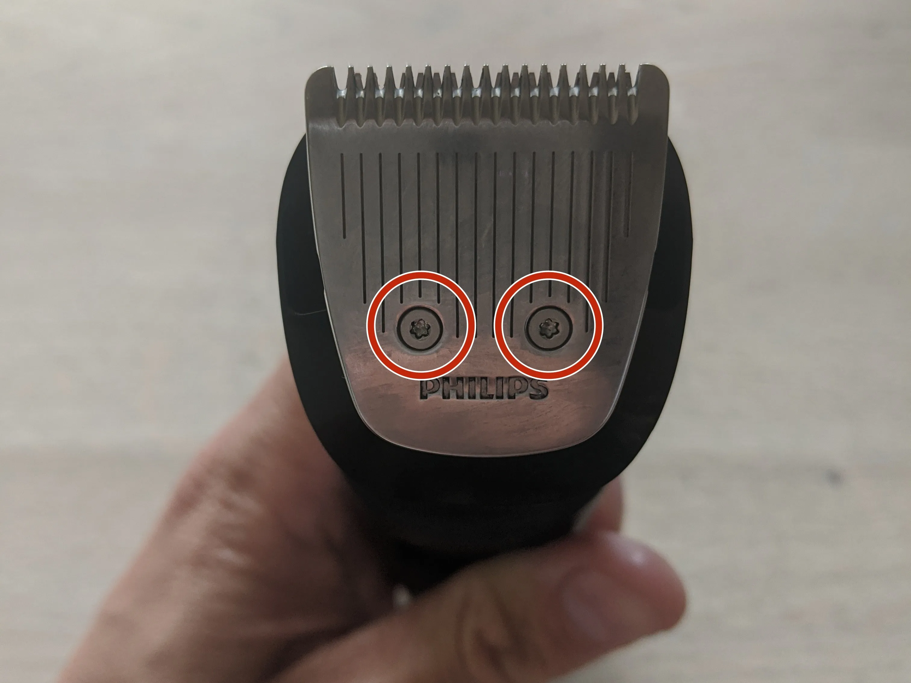 Philips Beardtrimmer 5000 series Разборка, извлечение лезвий (опционально): шаг 1, изображение 2 из 3