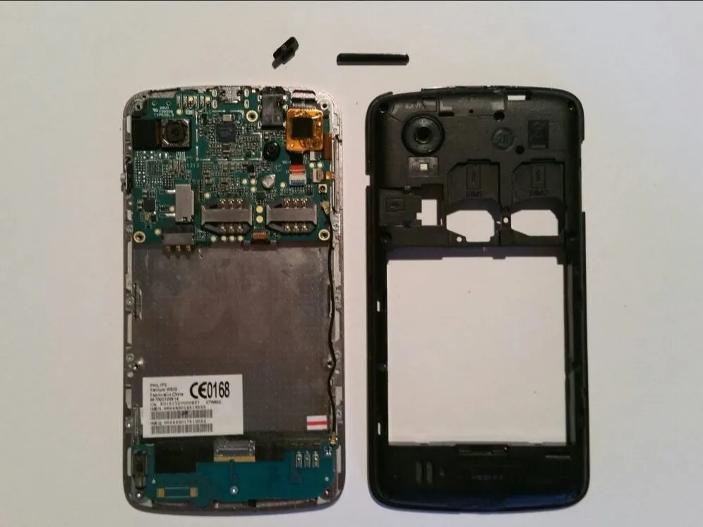 Philips Xenium W832 Teardown, Внутри телефона: шаг 4, изображение 1 из 2