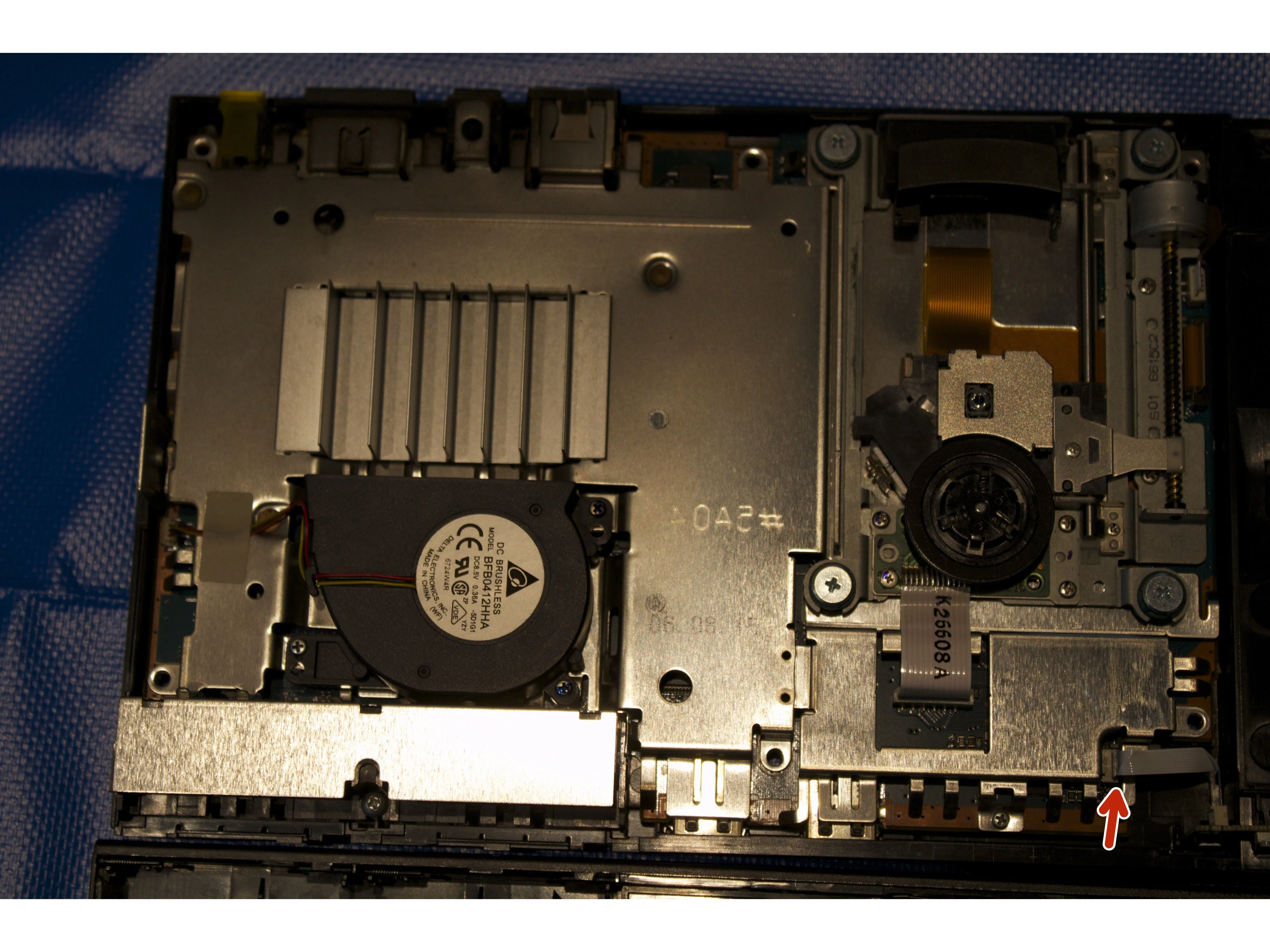 PlayStation 2 Slimline Teardown: шаг 5, изображение 2 из 2