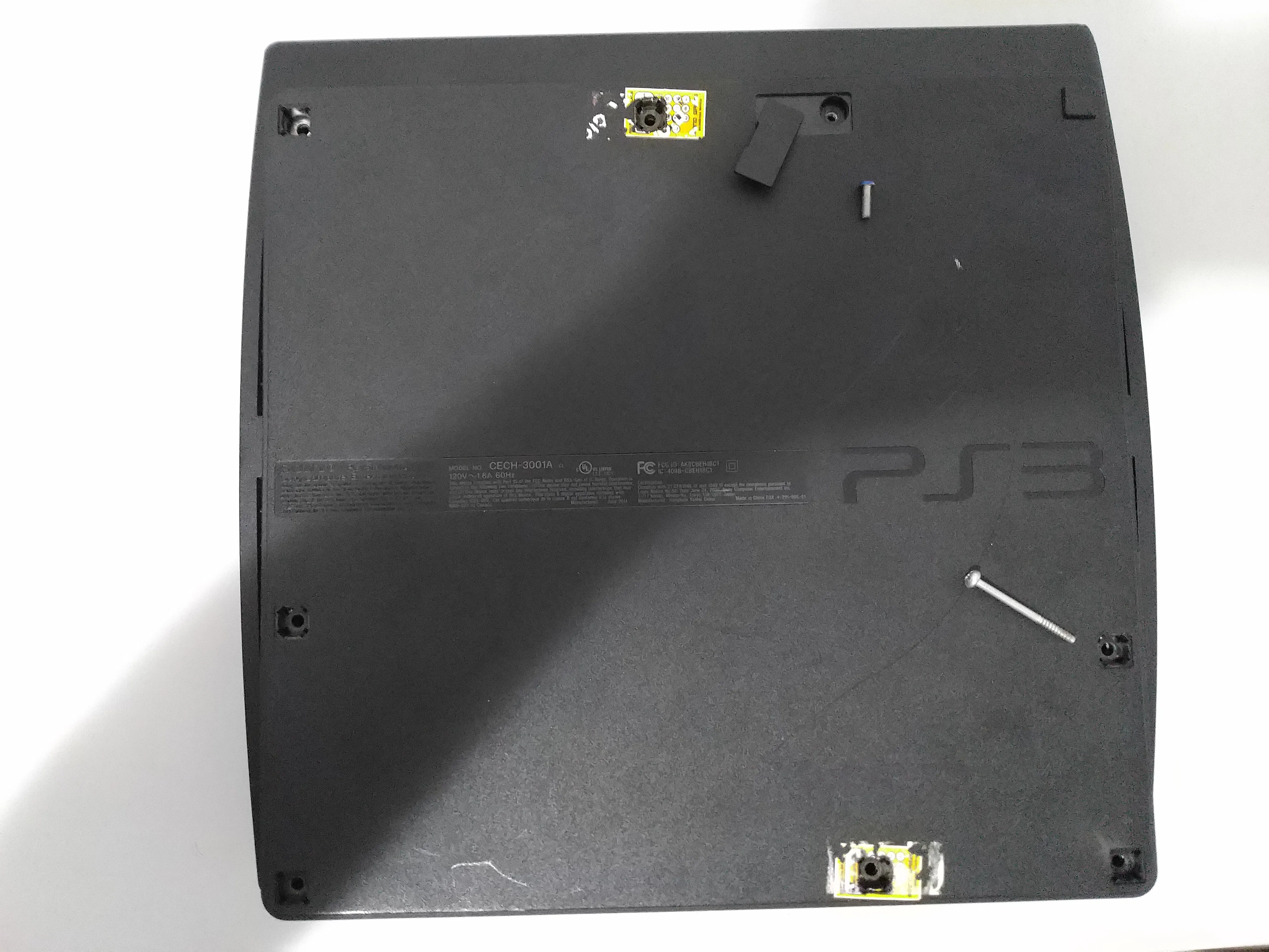 Разборка PlayStation 3 Slim, корпус консоли: шаг 1, изображение 2 из 2