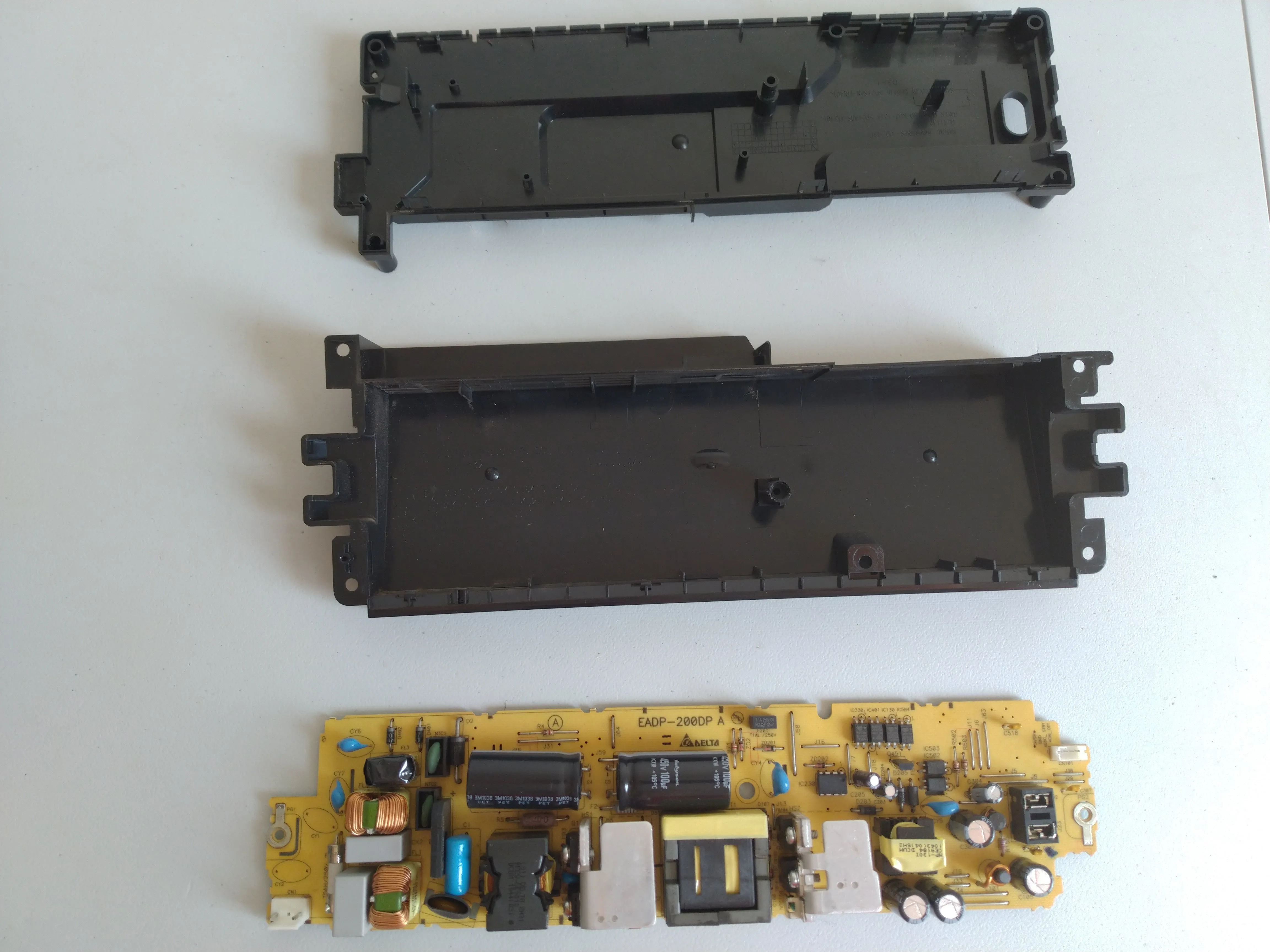 PlayStation 3 Slim Teardown, блок питания: шаг 5, изображение 1 из 3