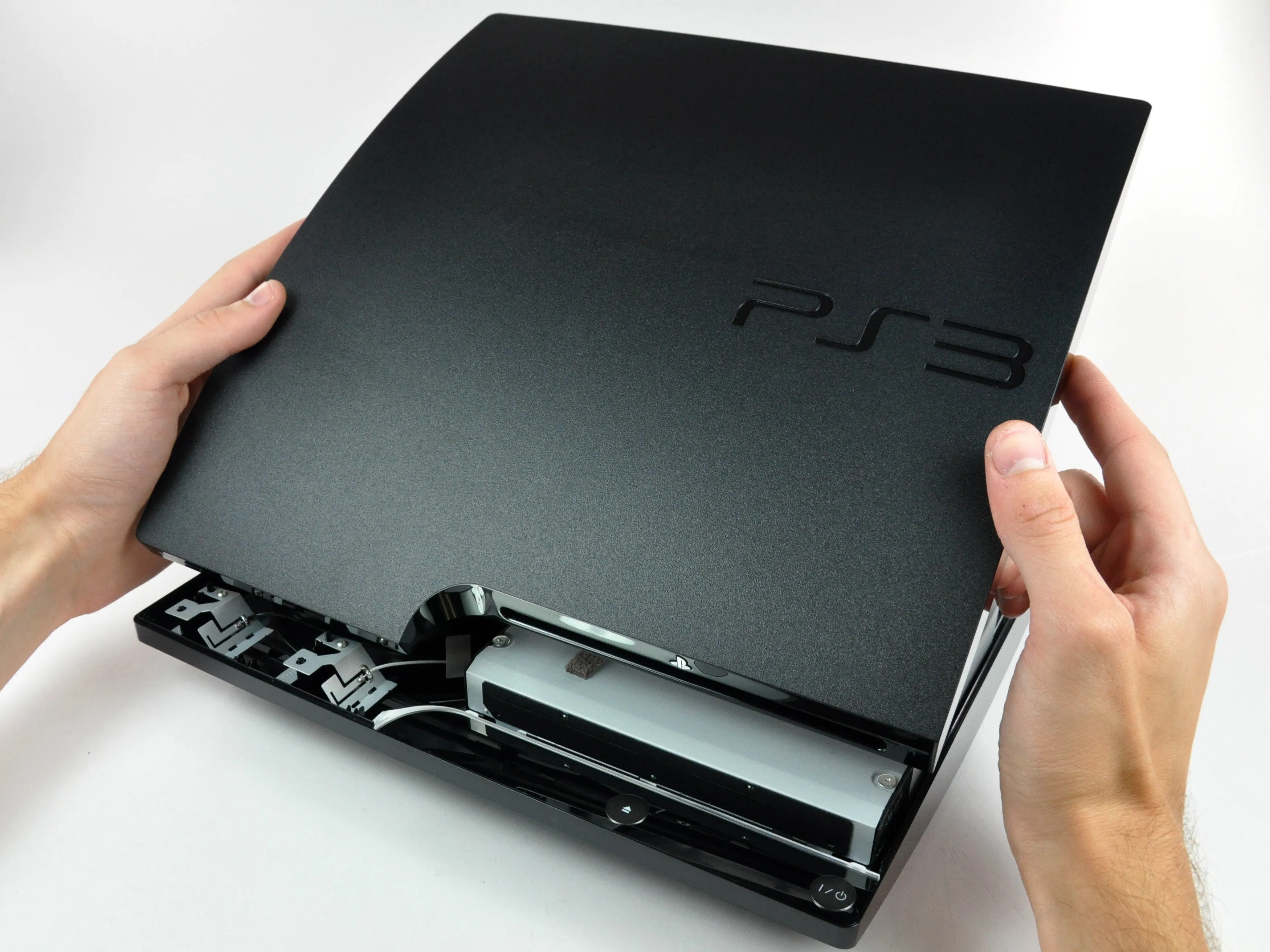 Разборка PlayStation 3 Slim: шаг 9, изображение 2 из 3