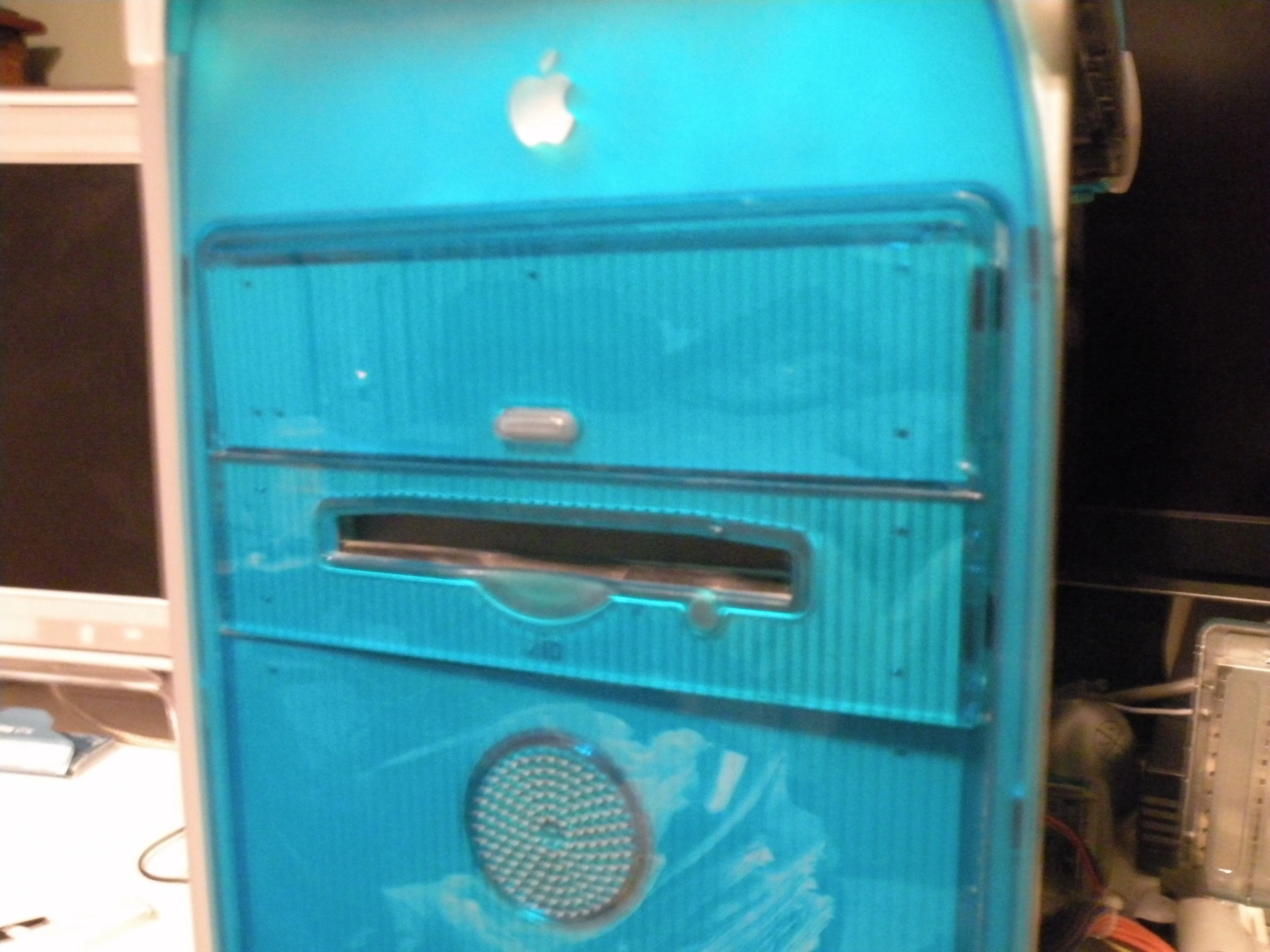 Power Macintosh G3 Blue and White Teardown: шаг 10, изображение 2 из 3