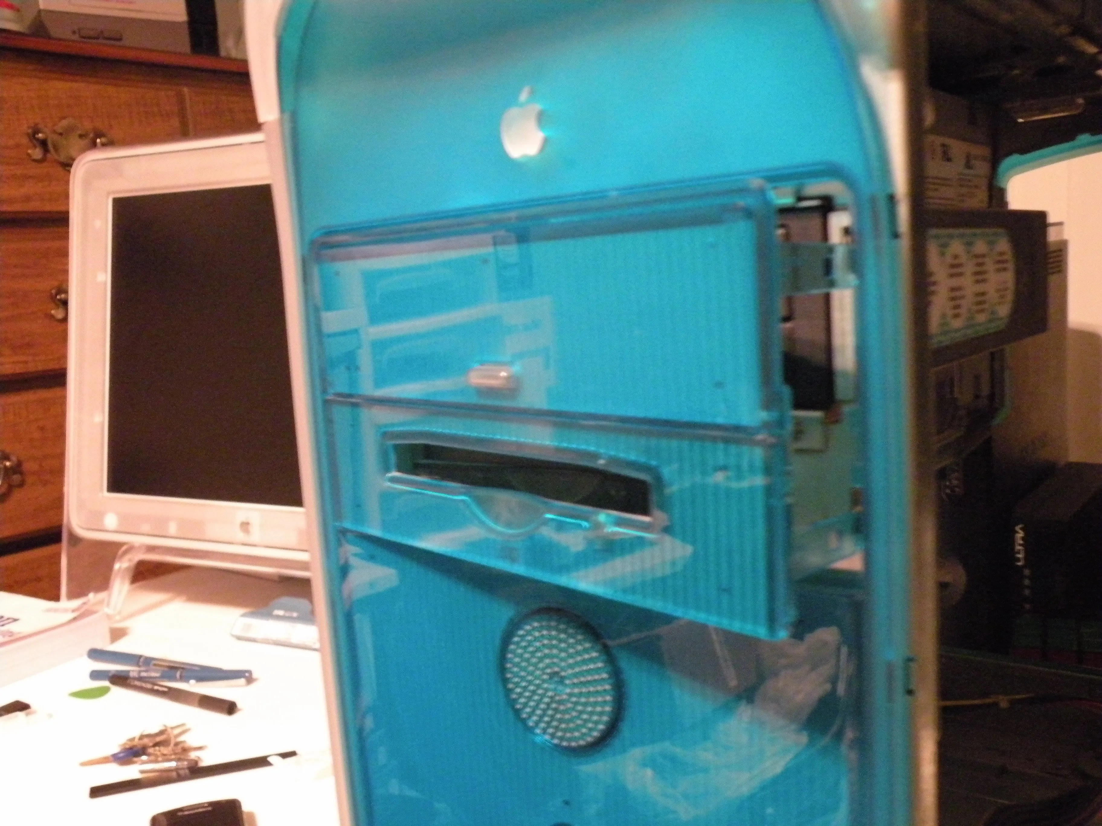 Power Macintosh G3 Blue and White Teardown: шаг 10, изображение 3 из 3