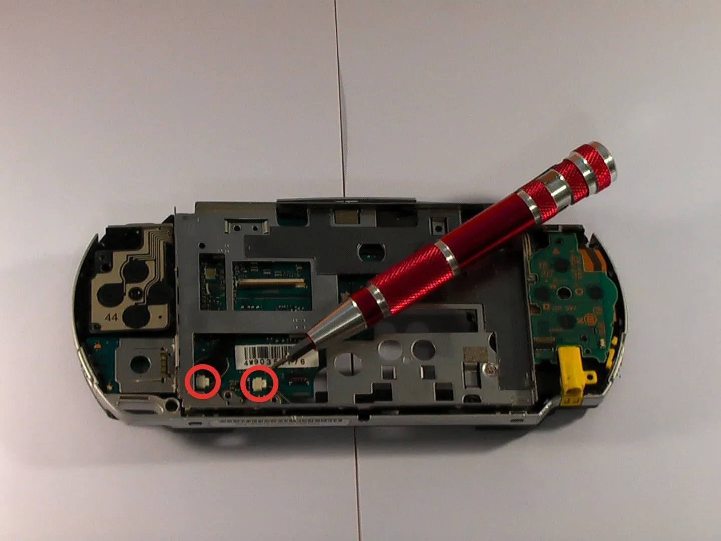 PSP 1000 Teardown: шаг 5, изображение 3 из 3