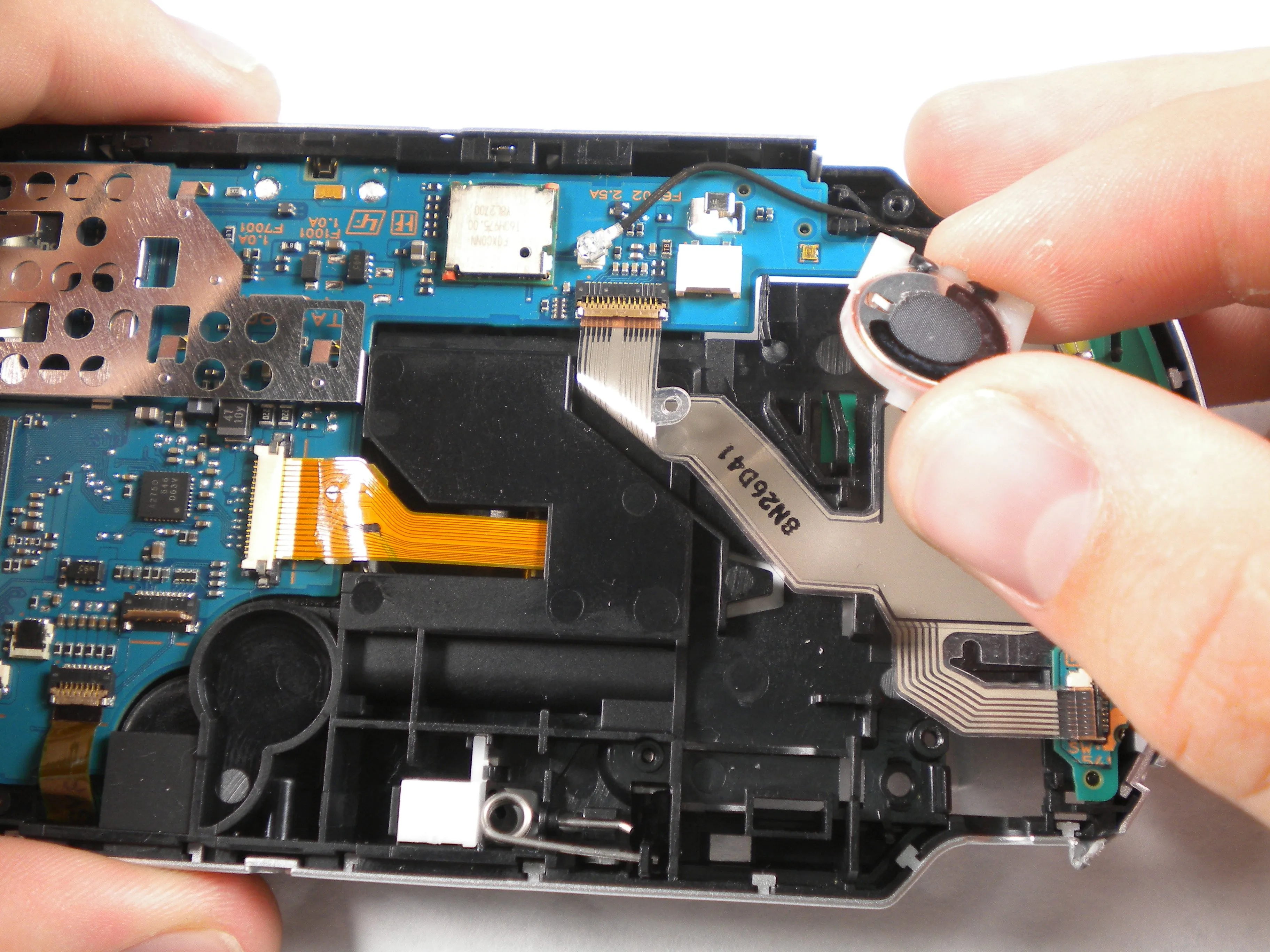 PSP 300x Teardown: шаг 16, изображение 2 из 2