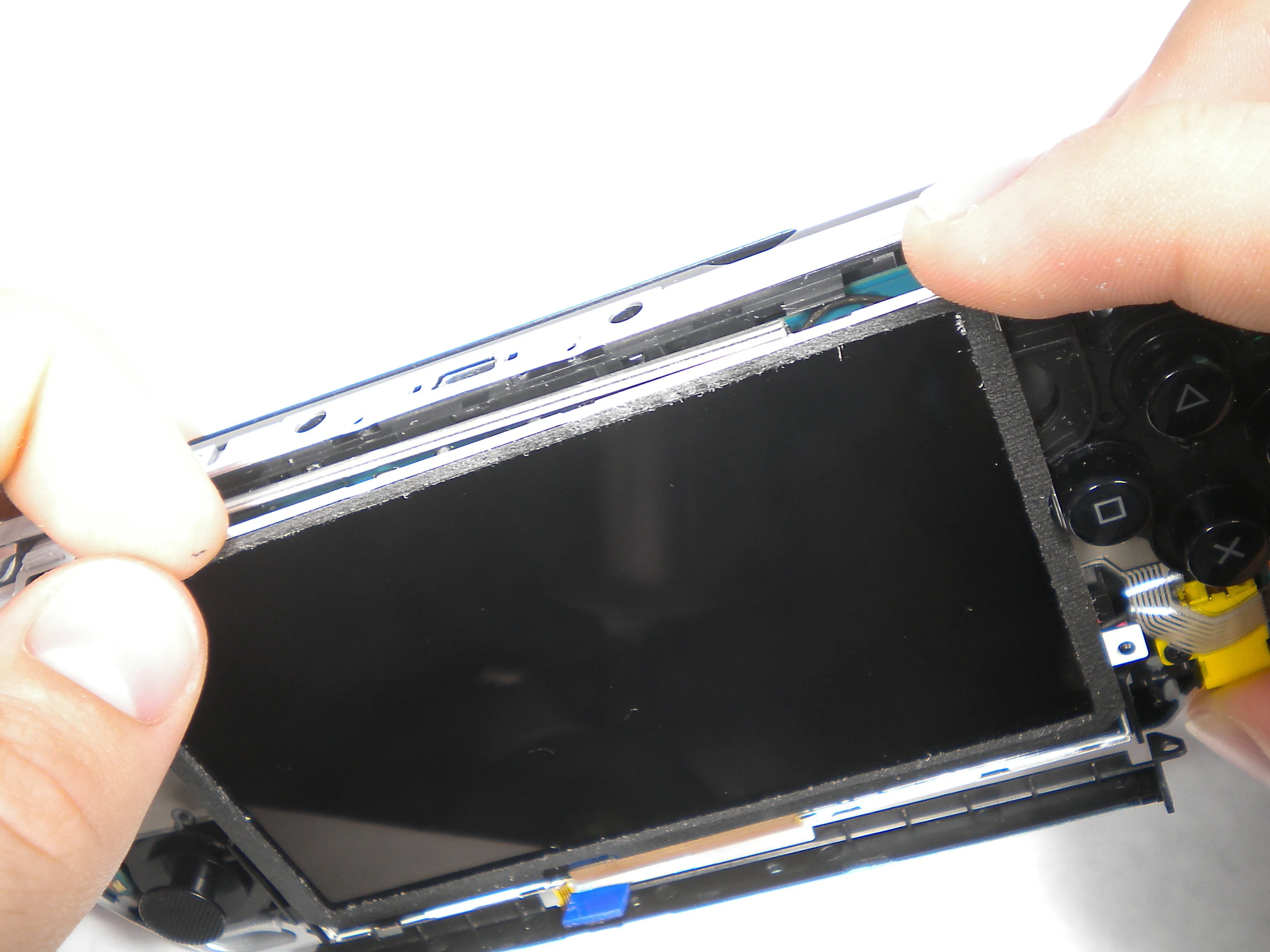 PSP 300x Teardown: шаг 6, изображение 2 из 3