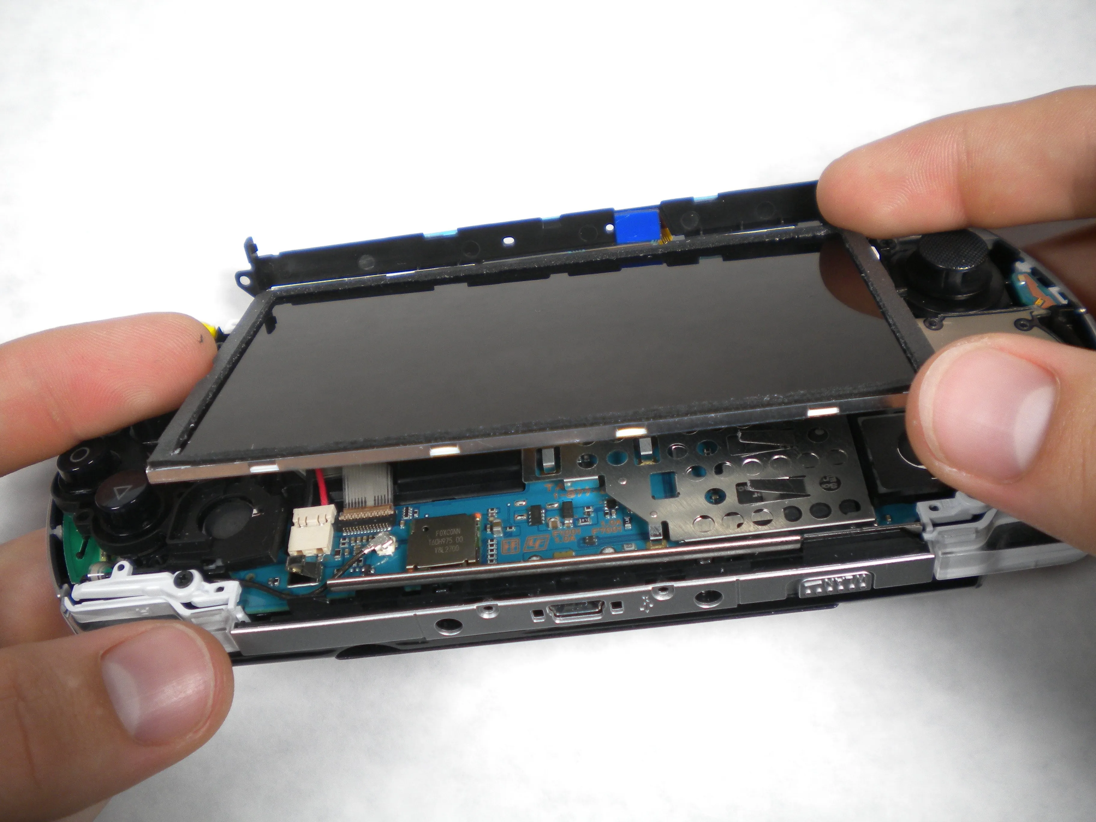 PSP 300x Teardown: шаг 6, изображение 3 из 3