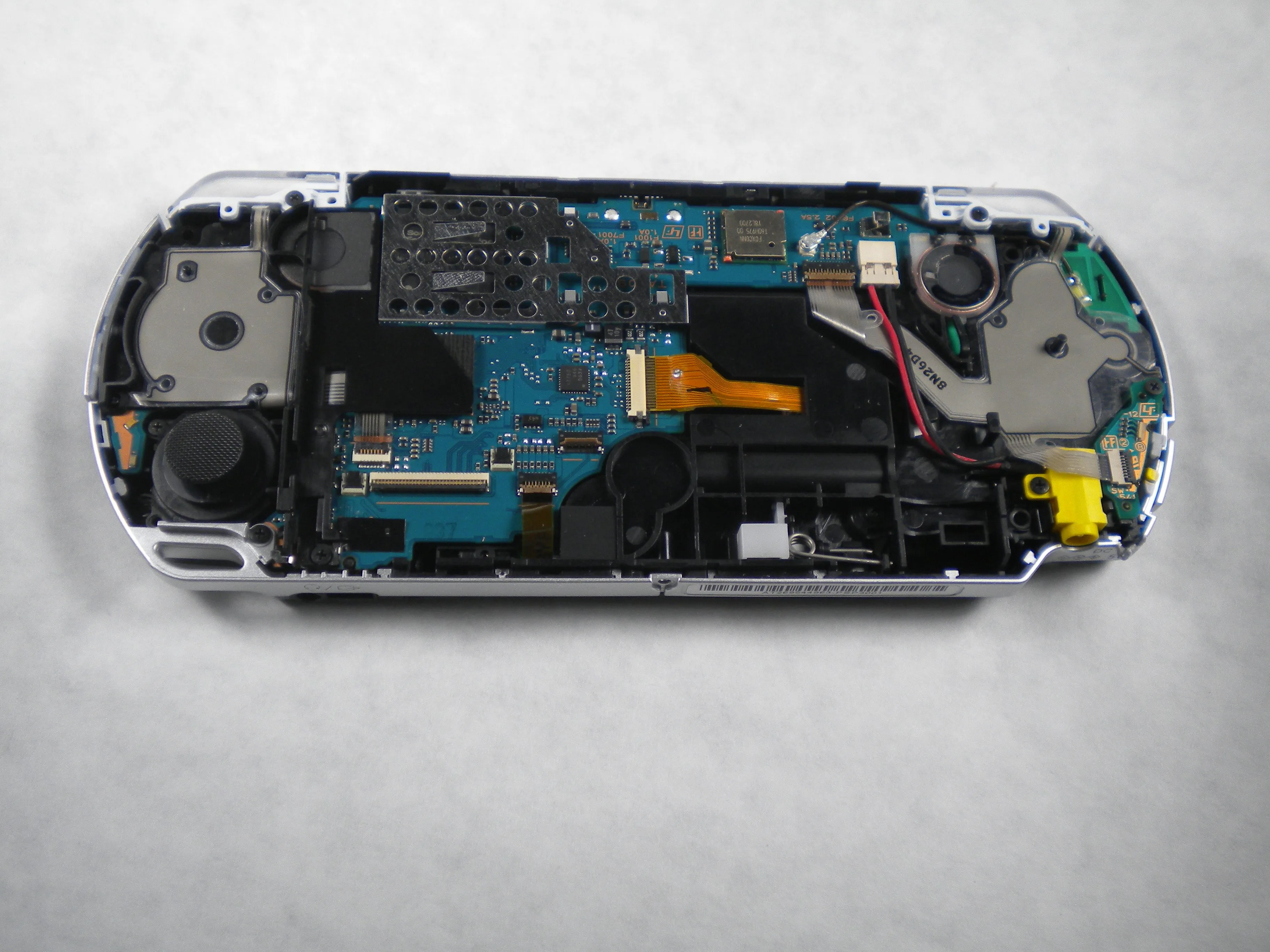 PSP 300x Teardown: шаг 8, изображение 3 из 3