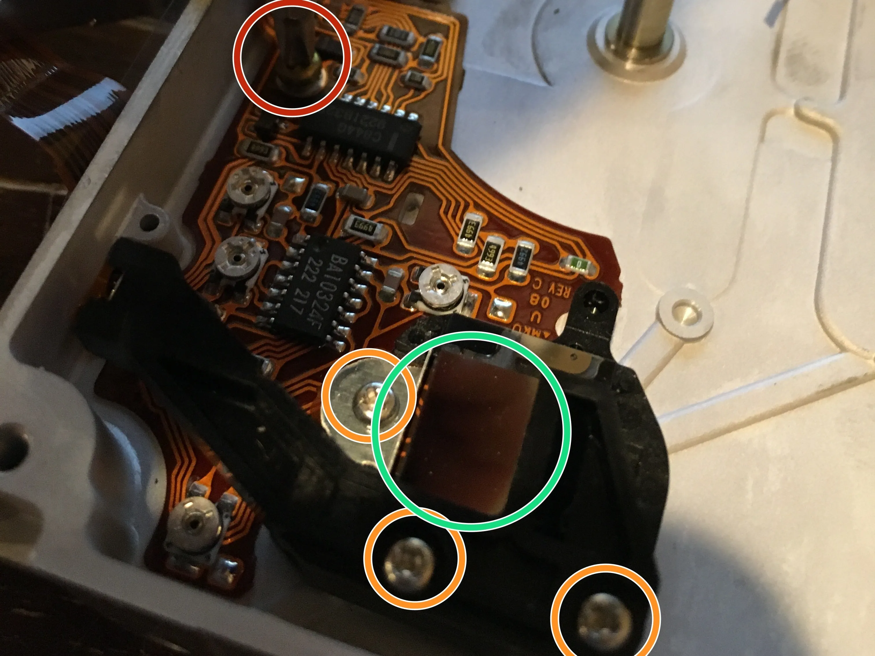 IDE-жесткий диск Quantum ProDrive LPS 240MB (ранний '90s) Teardown, Pull off Read/write Head and Remaining Circuitry: step 10, image 3 of 3