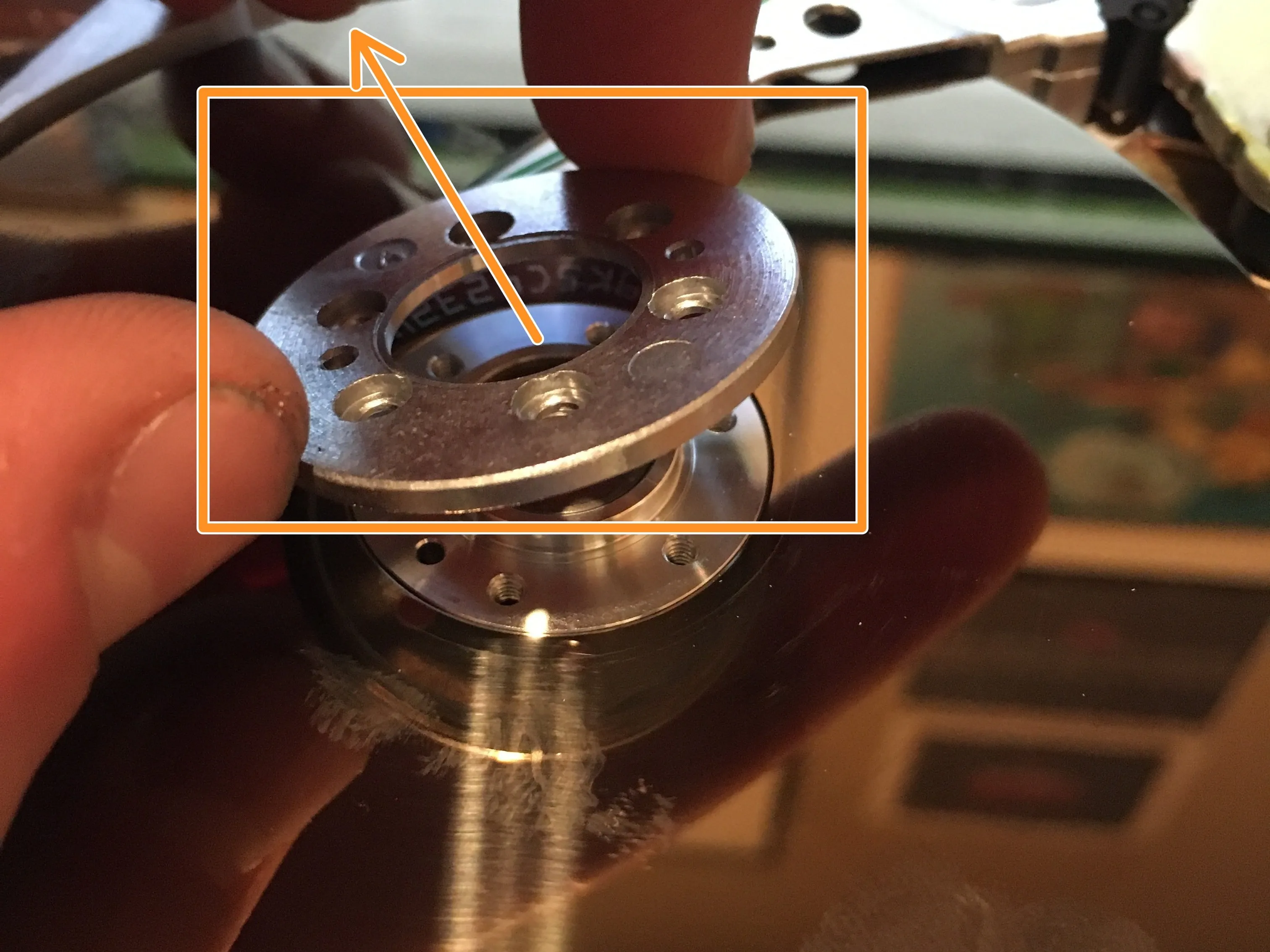 Quantum ProDrive LPS 240MB IDE HDD (начало 90-х) '90s) Teardown, Remove the Top Platter: step 6, image 2 of 3