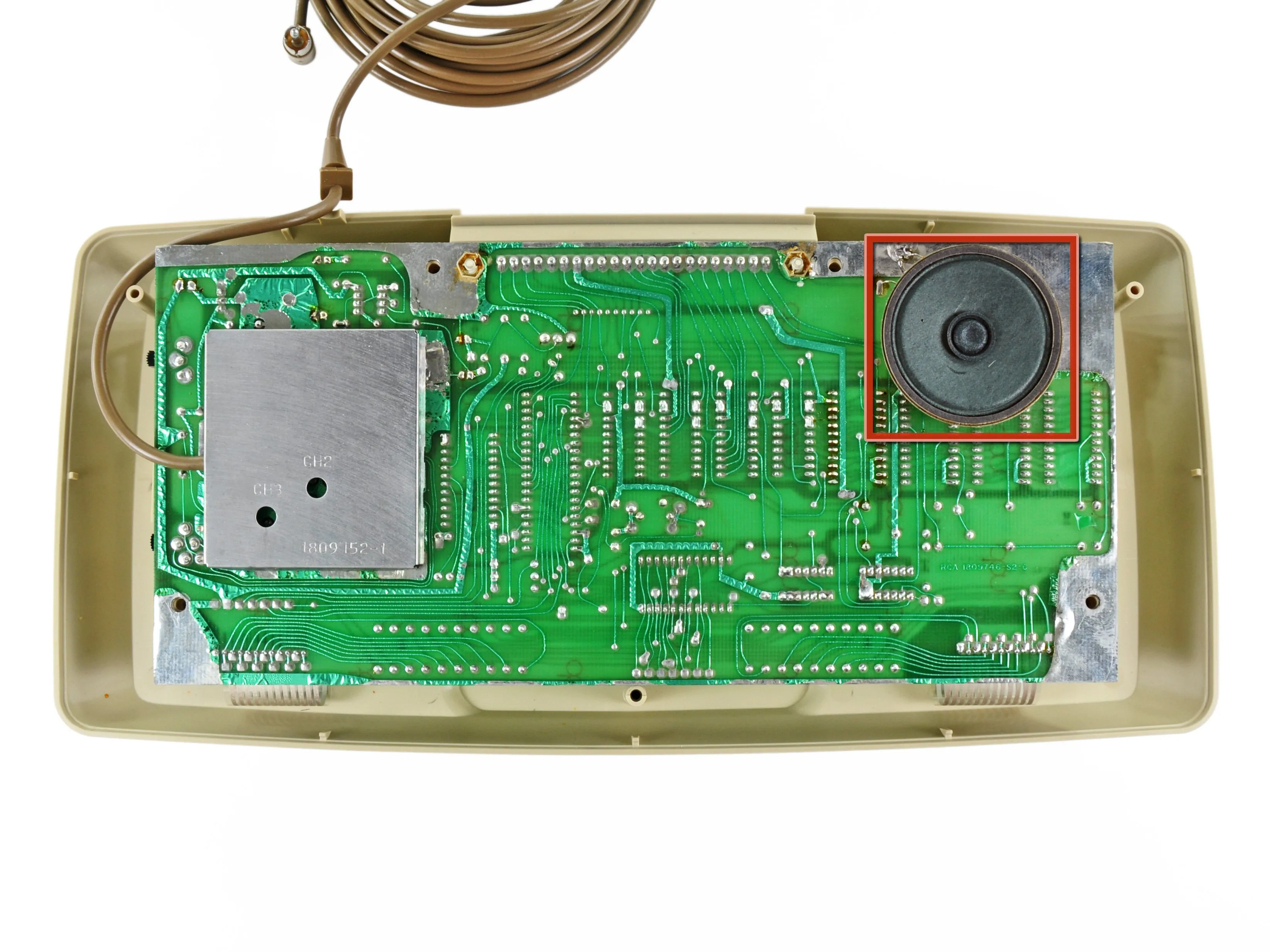 RCA Studio II Teardown: шаг 4, изображение 1 из 1