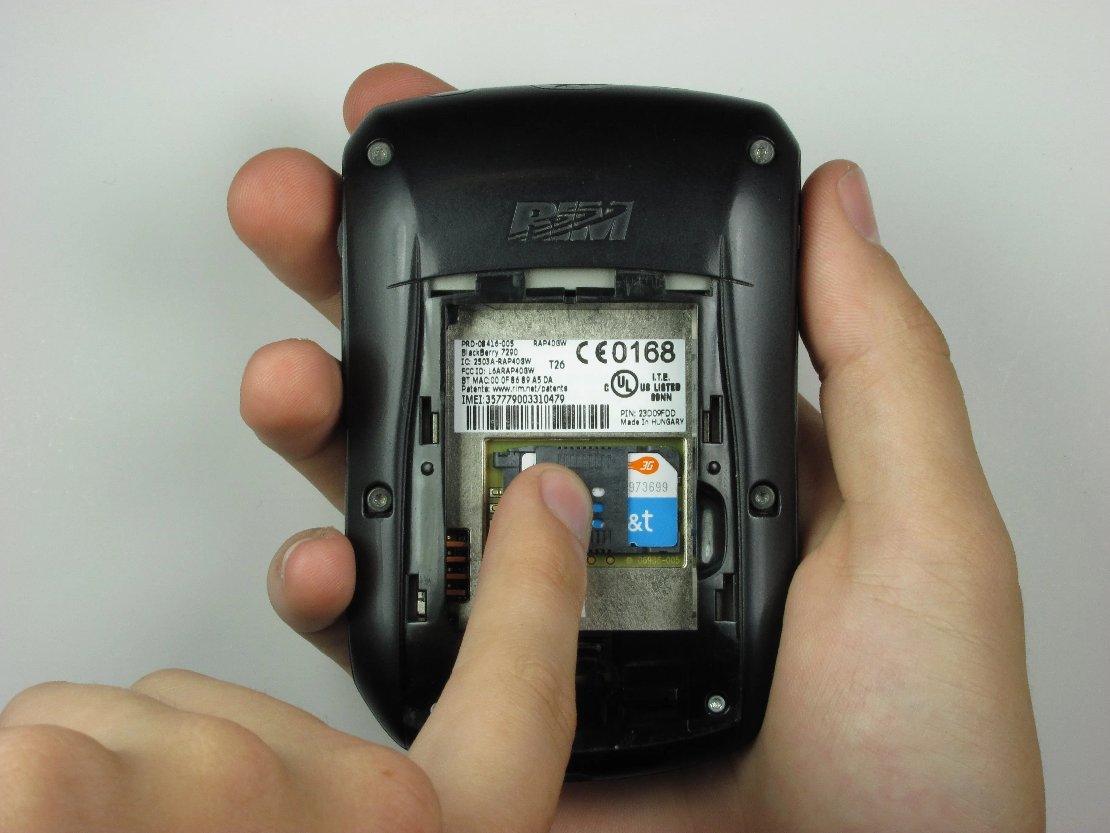 RIM Blackberry 7290 Teardown, SIM-карта: шаг 3, изображение 1 из 1