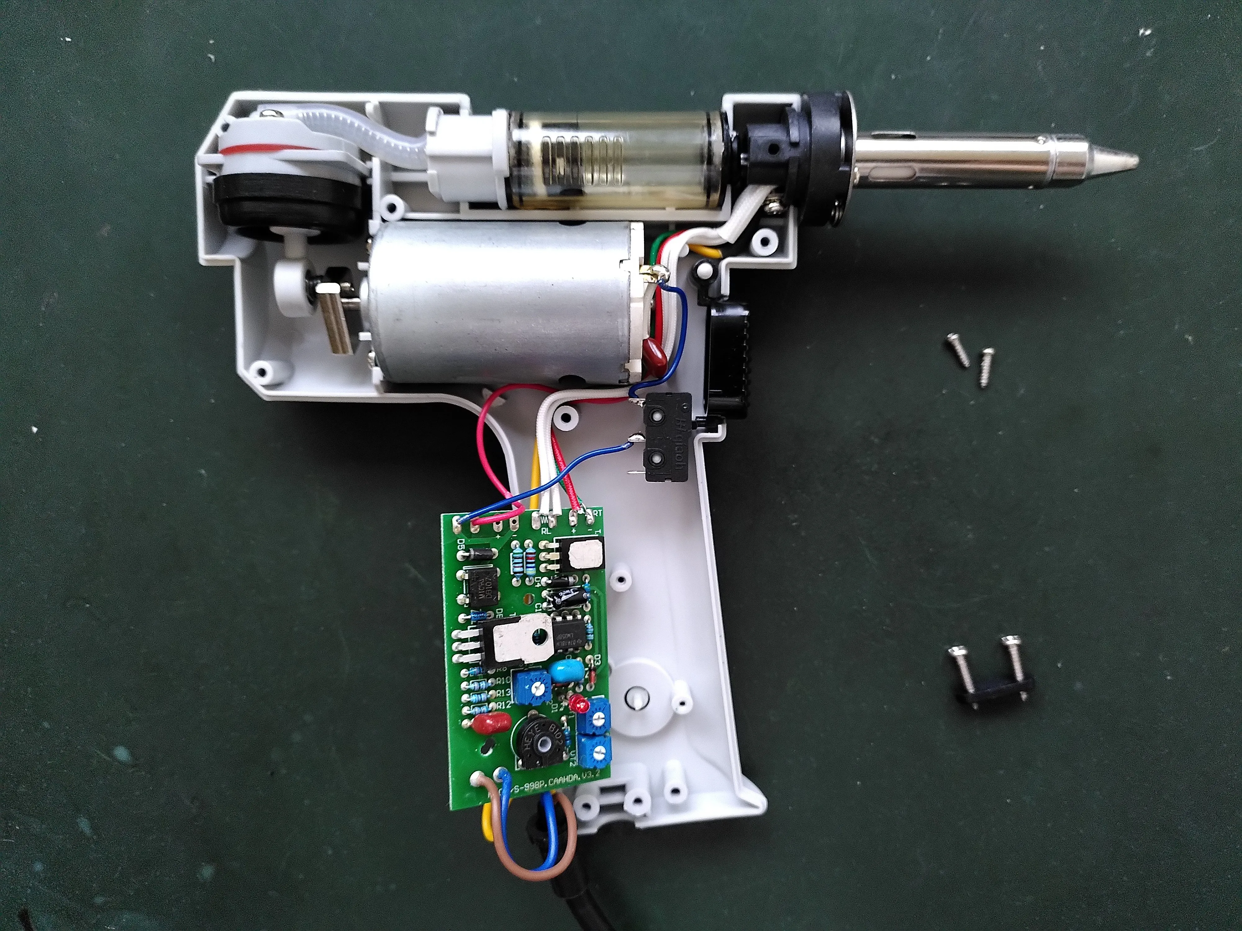 S-993A Desolder Gun Teardown, извлечение печатной платы: шаг 7, изображение 1 из 2